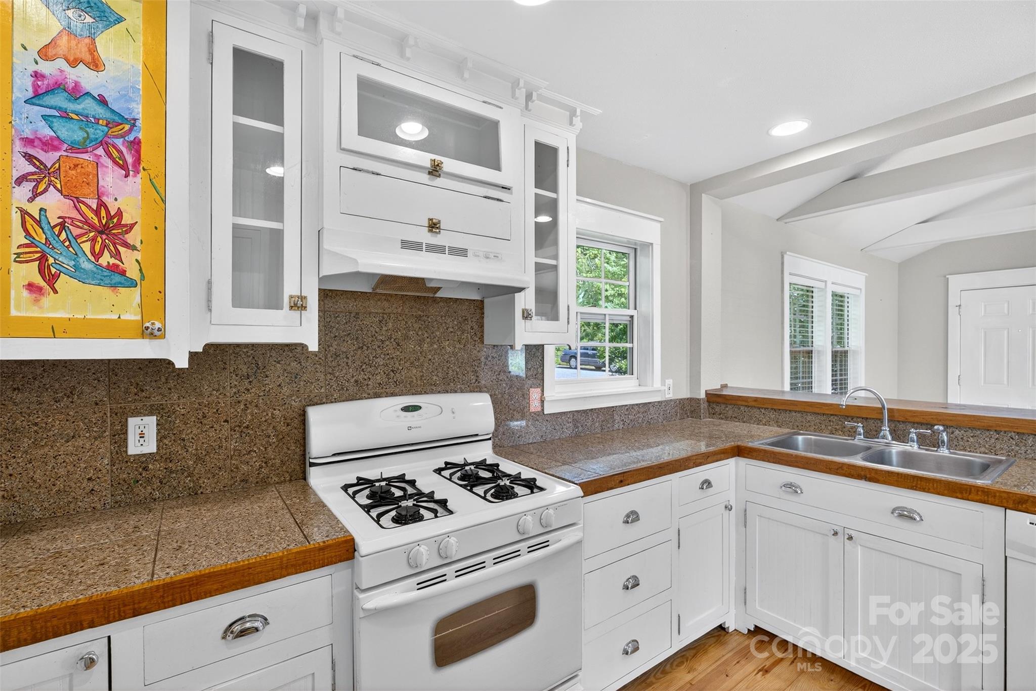 160 E Howard Street — Tryon