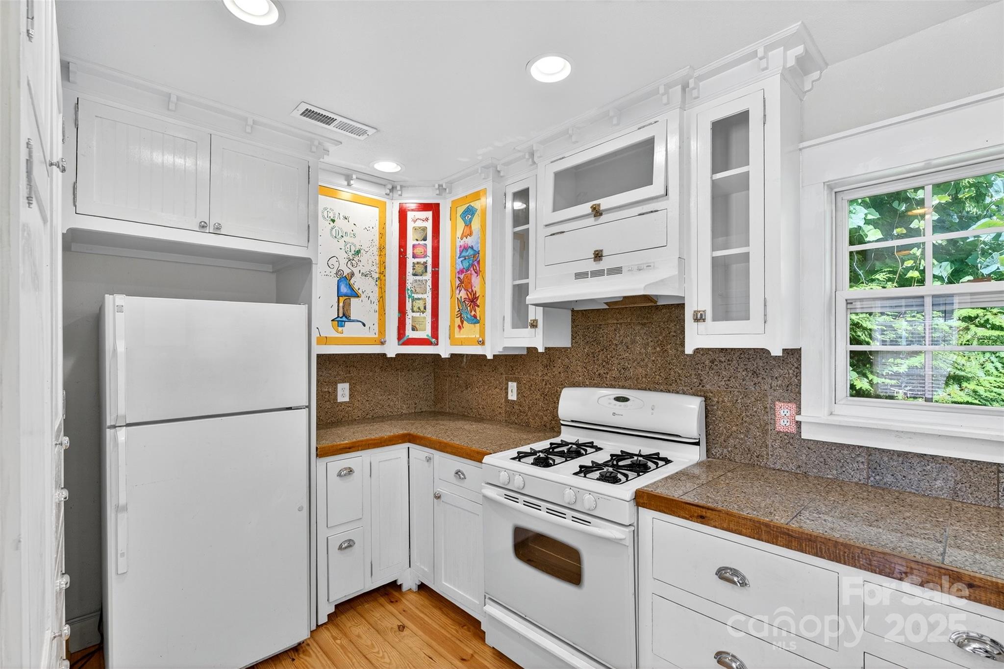 160 E Howard Street — Tryon