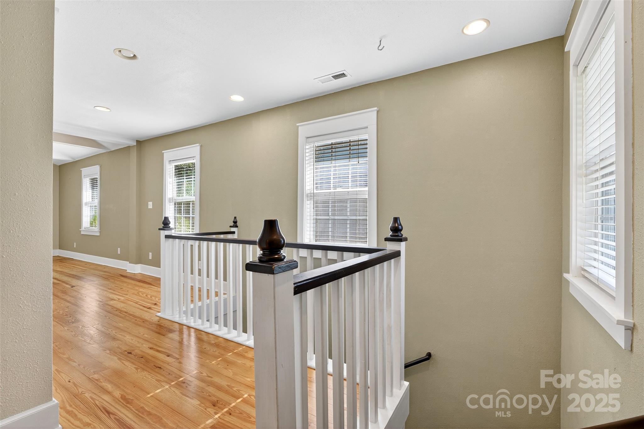 160 E Howard Street — Tryon