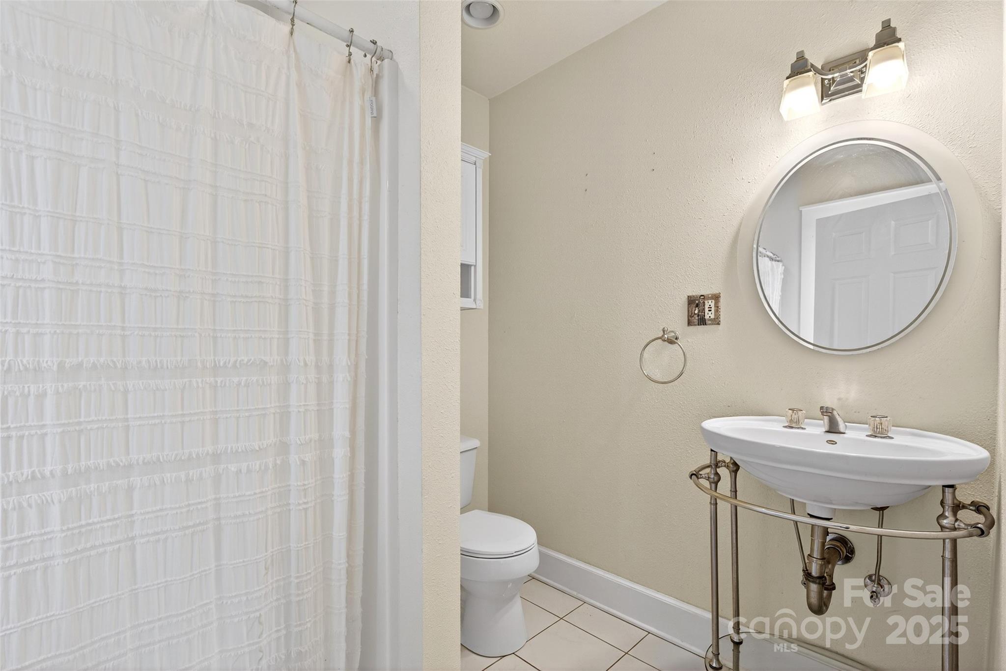 160 E Howard Street — Tryon