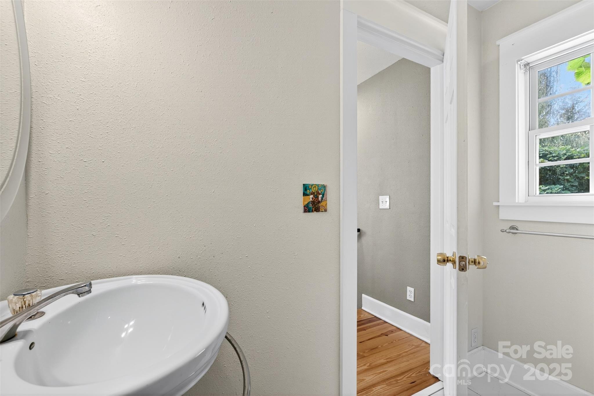160 E Howard Street — Tryon