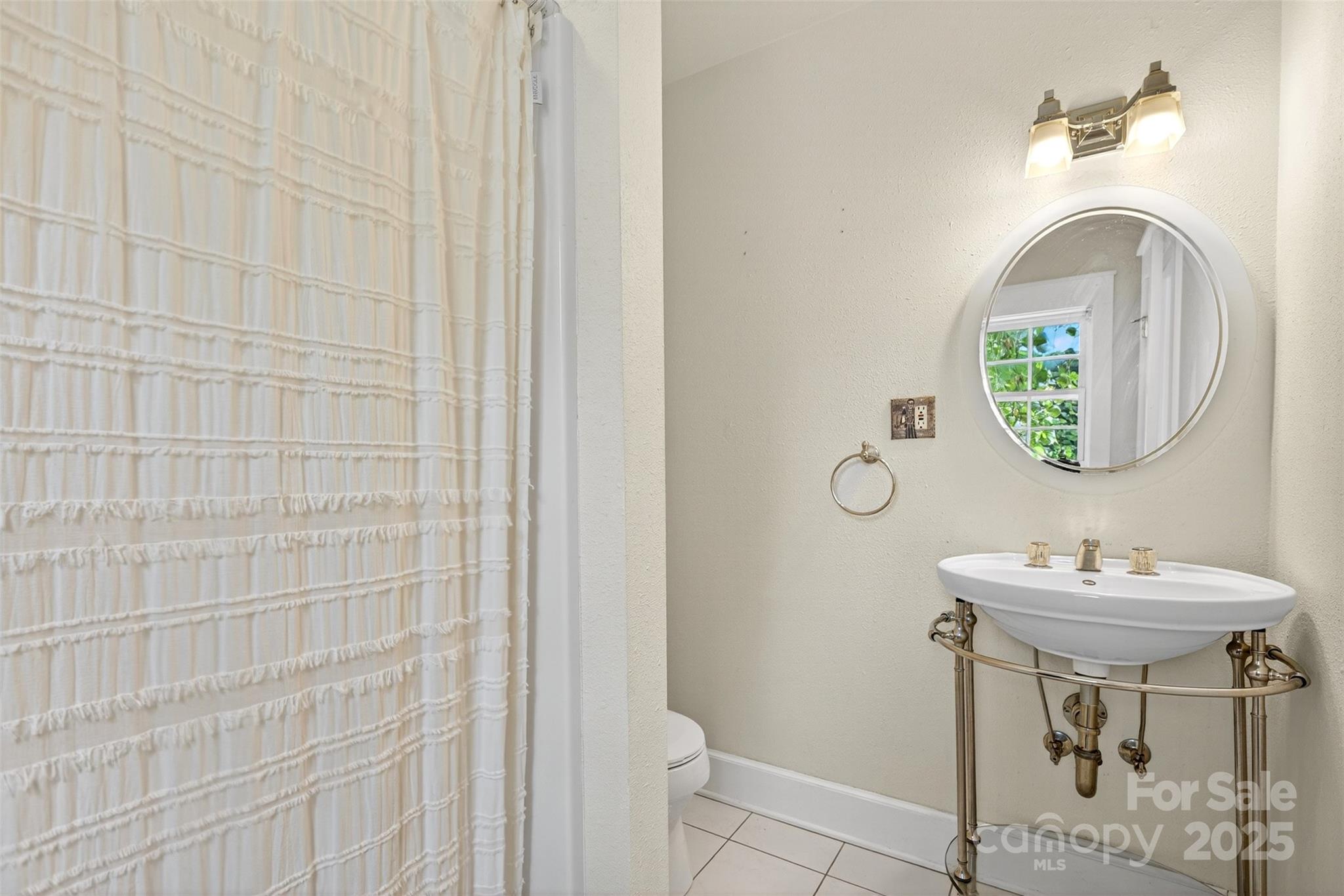 160 E Howard Street — Tryon