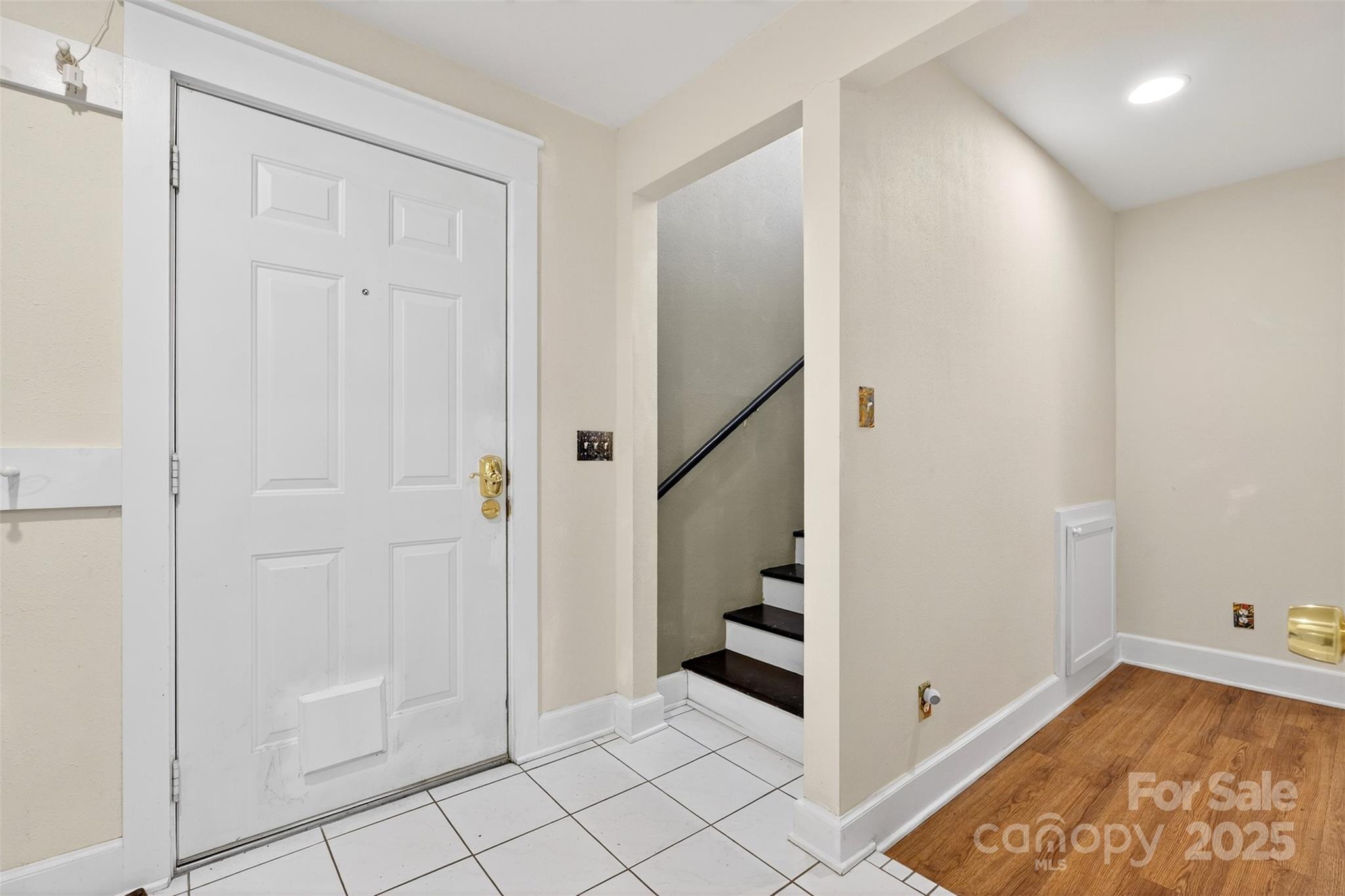 160 E Howard Street — Tryon