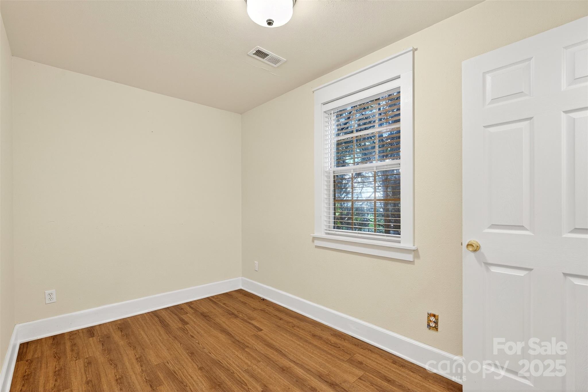 160 E Howard Street — Tryon