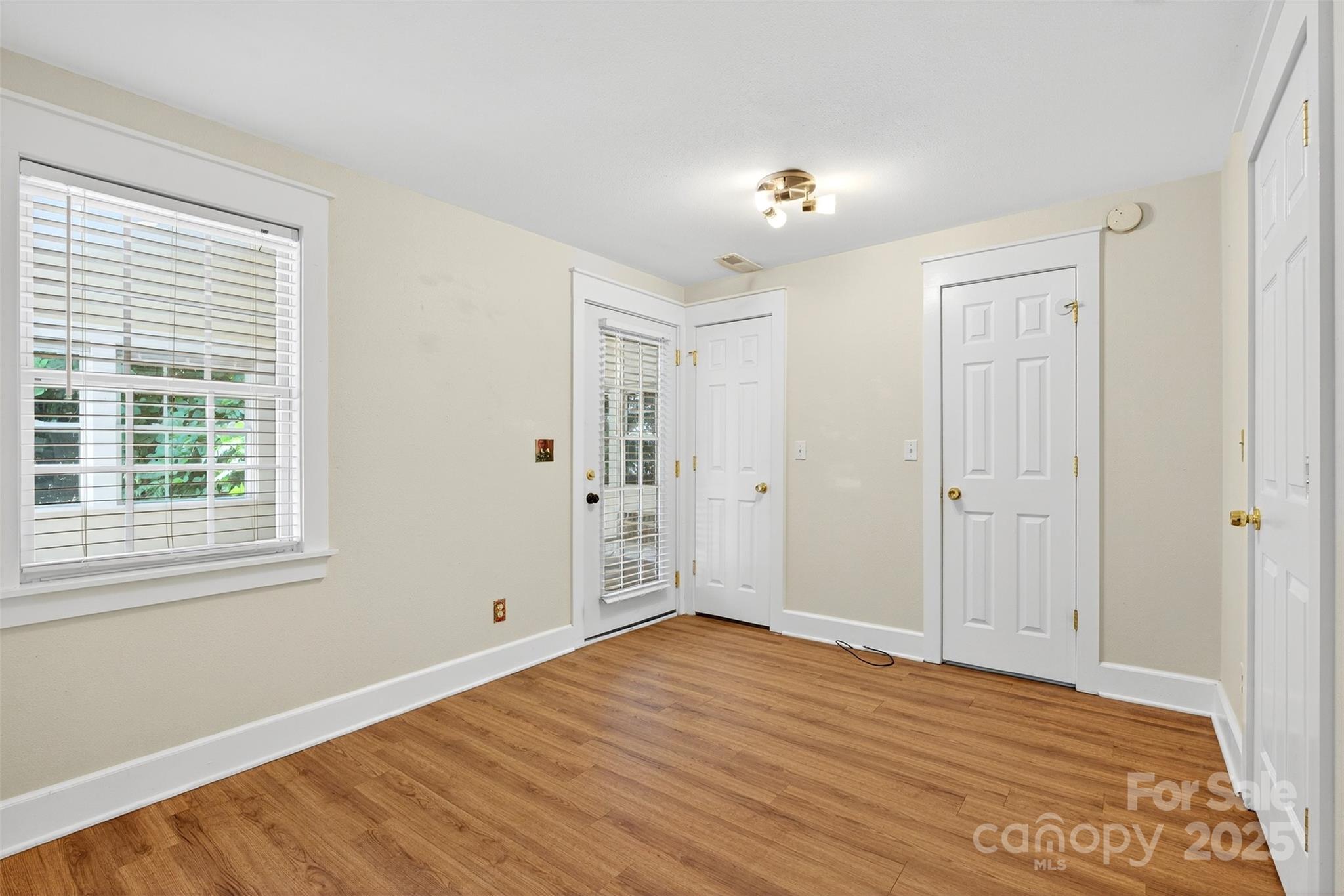 160 E Howard Street — Tryon