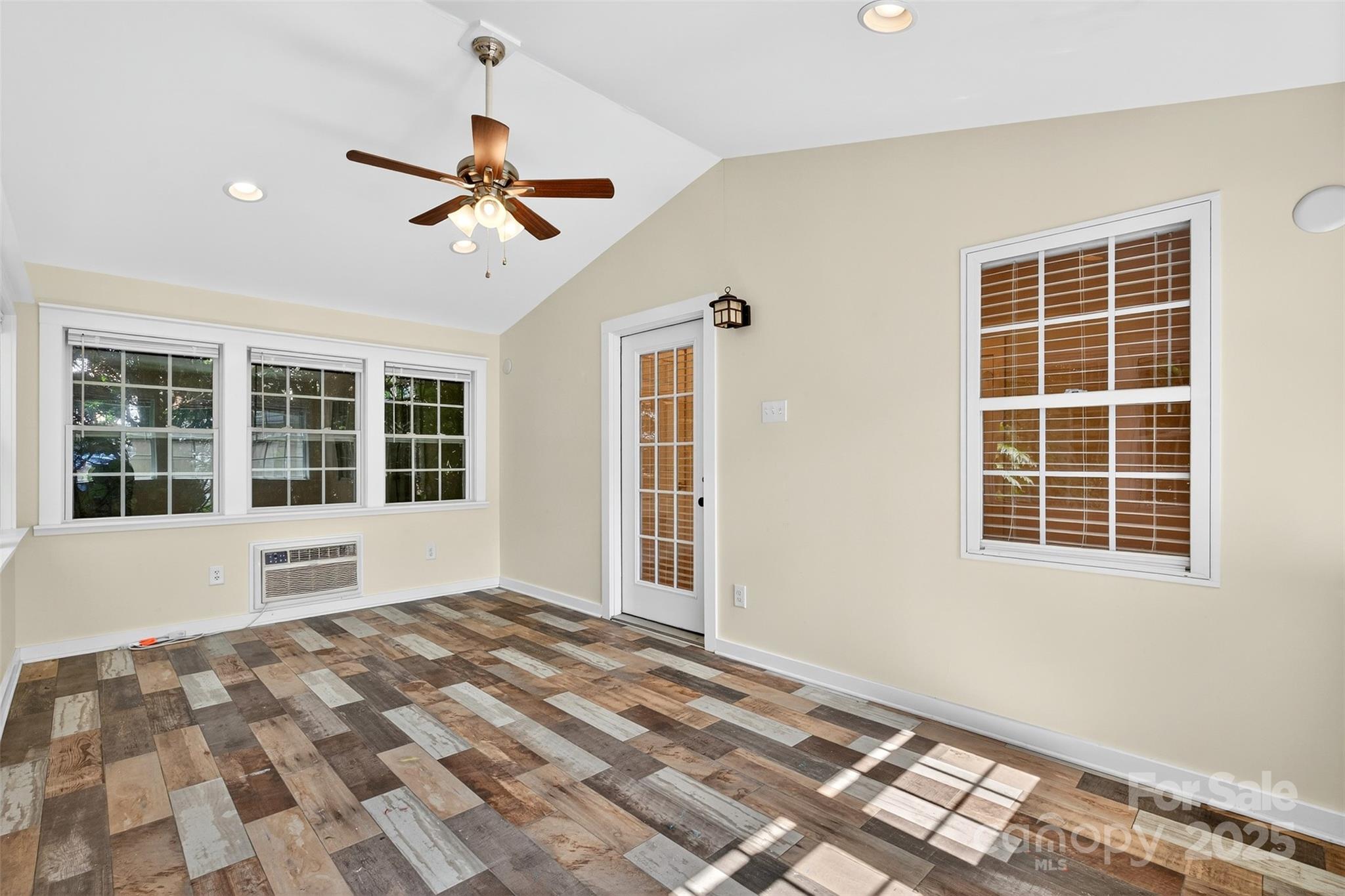 160 E Howard Street — Tryon