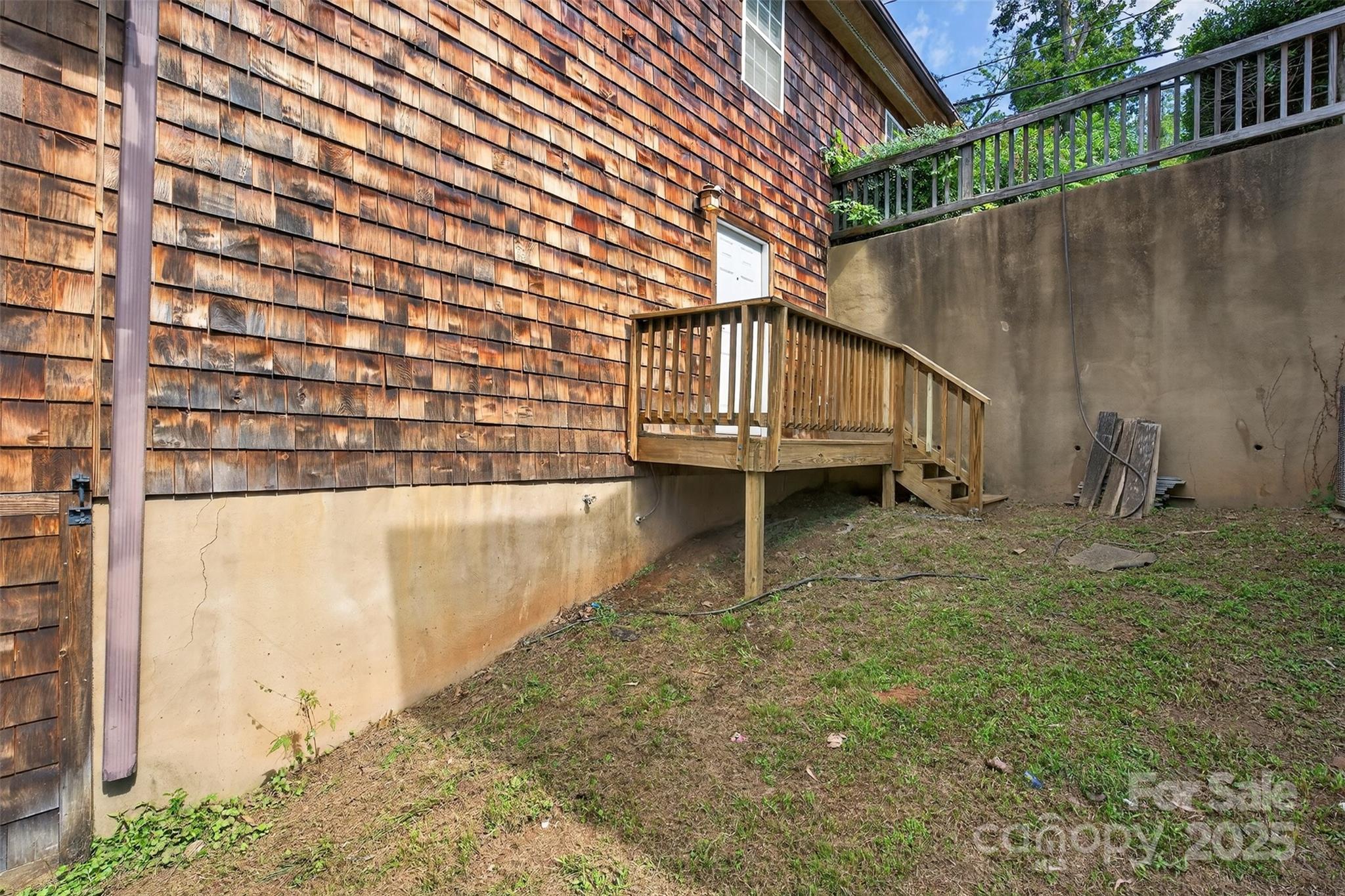 160 E Howard Street — Tryon