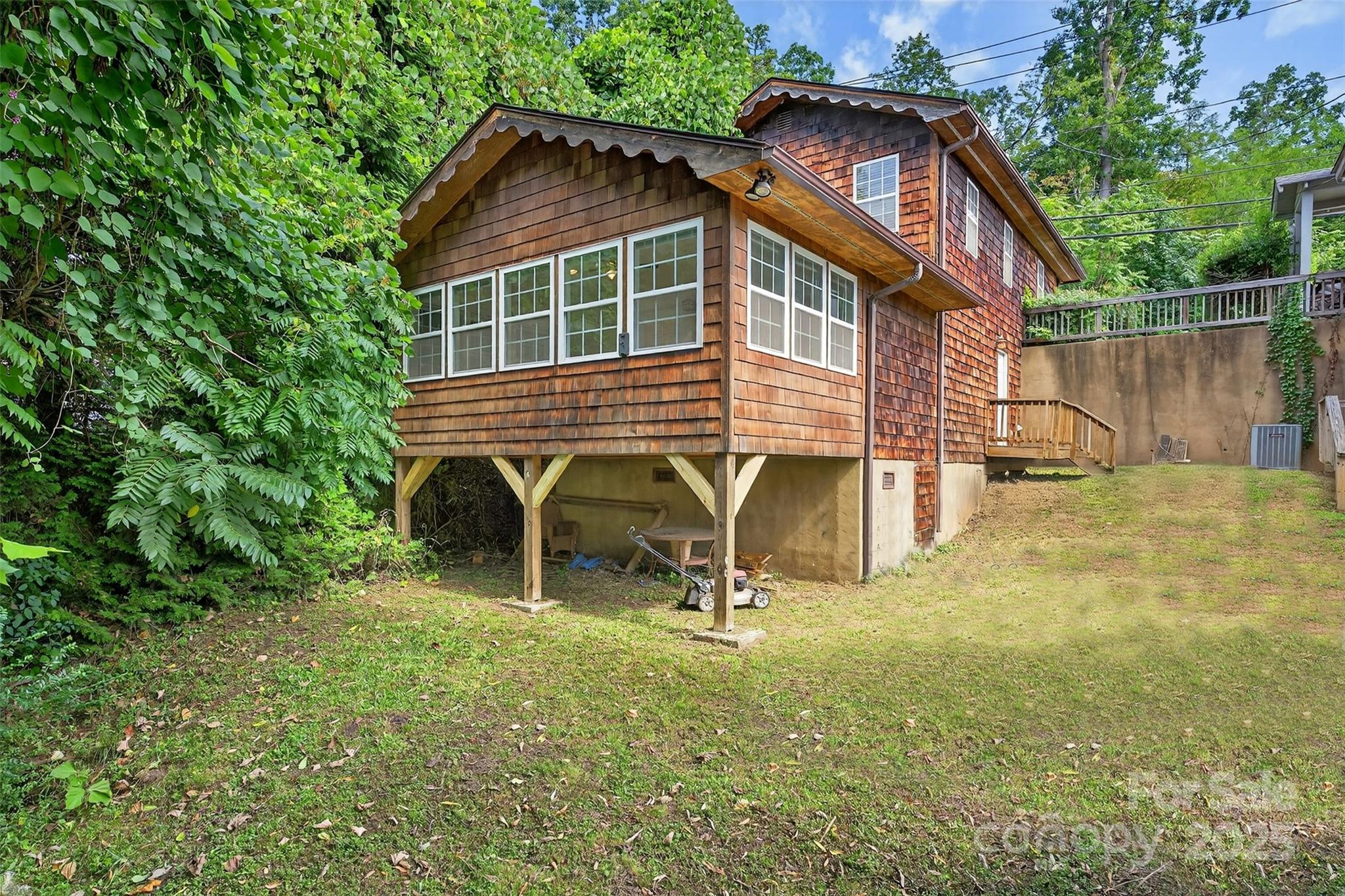 160 E Howard Street — Tryon