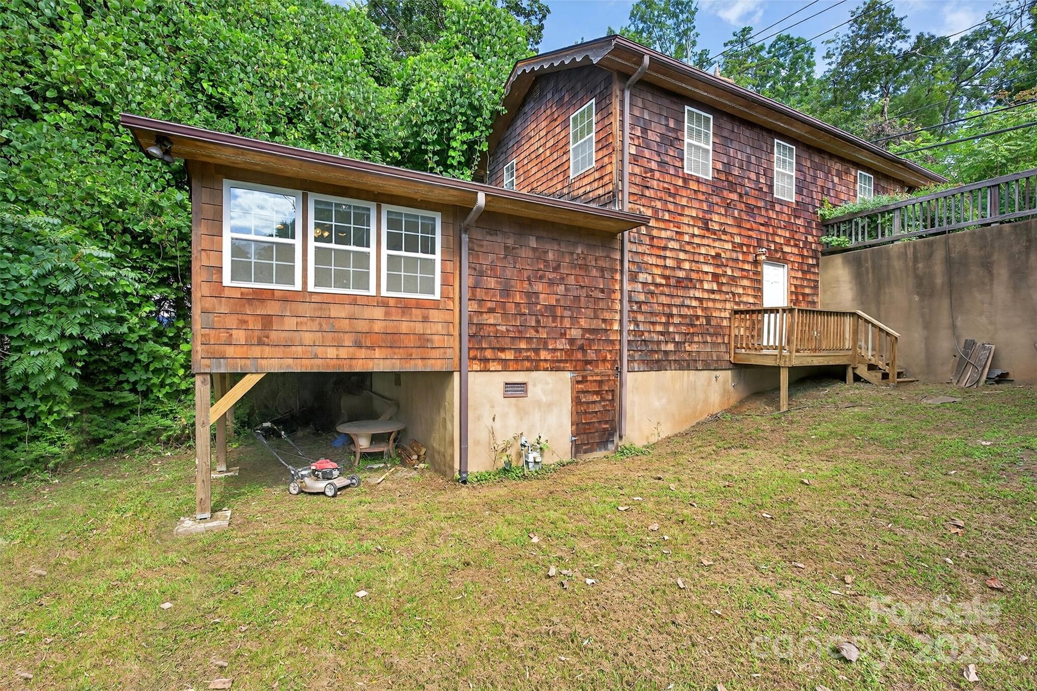 160 E Howard Street — Tryon