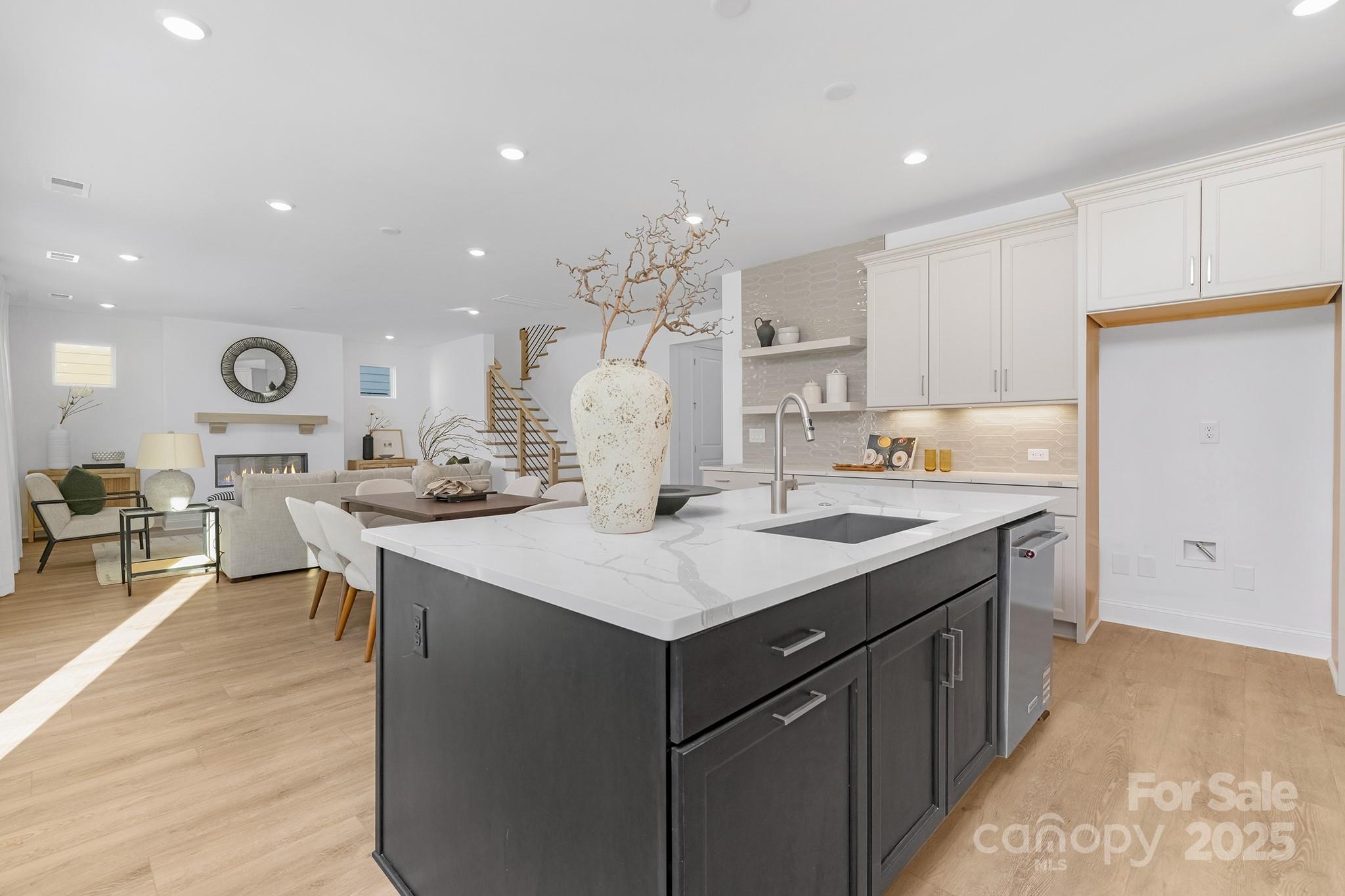 359 Linda Carol Lane — Tega Cay