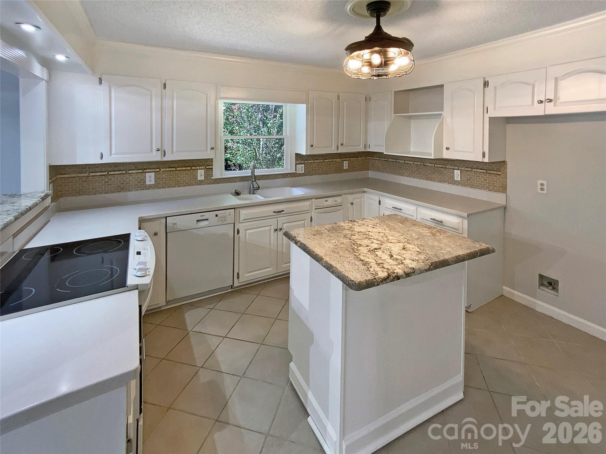 1871 Tara Trail — Lancaster