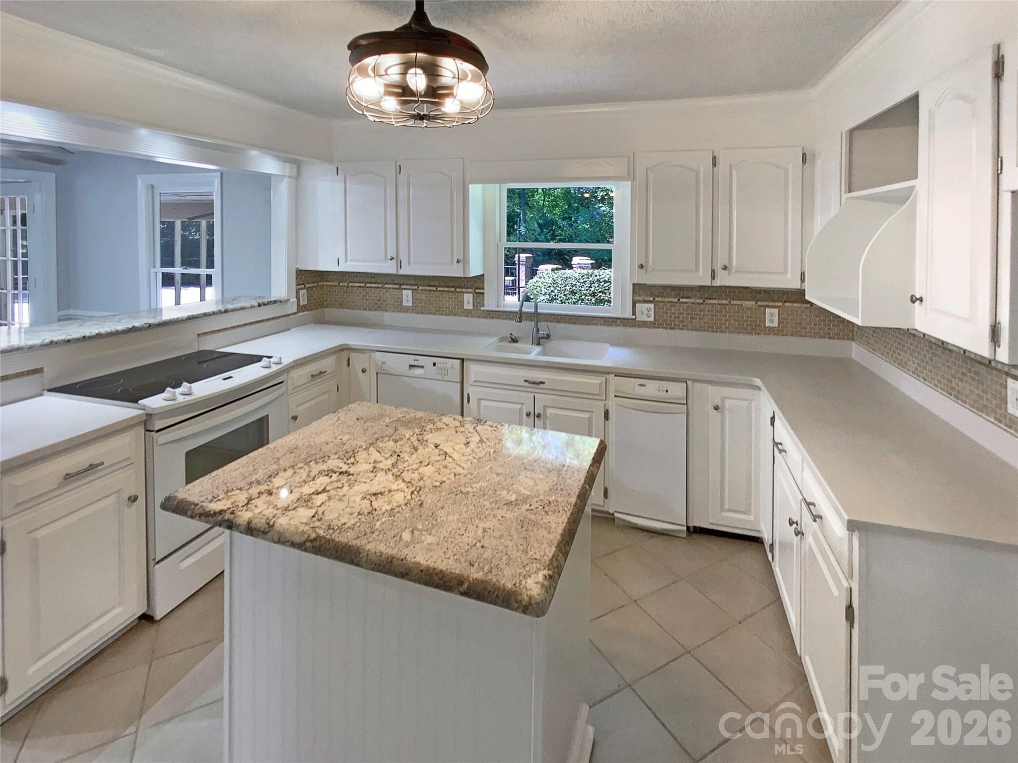 1871 Tara Trail — Lancaster