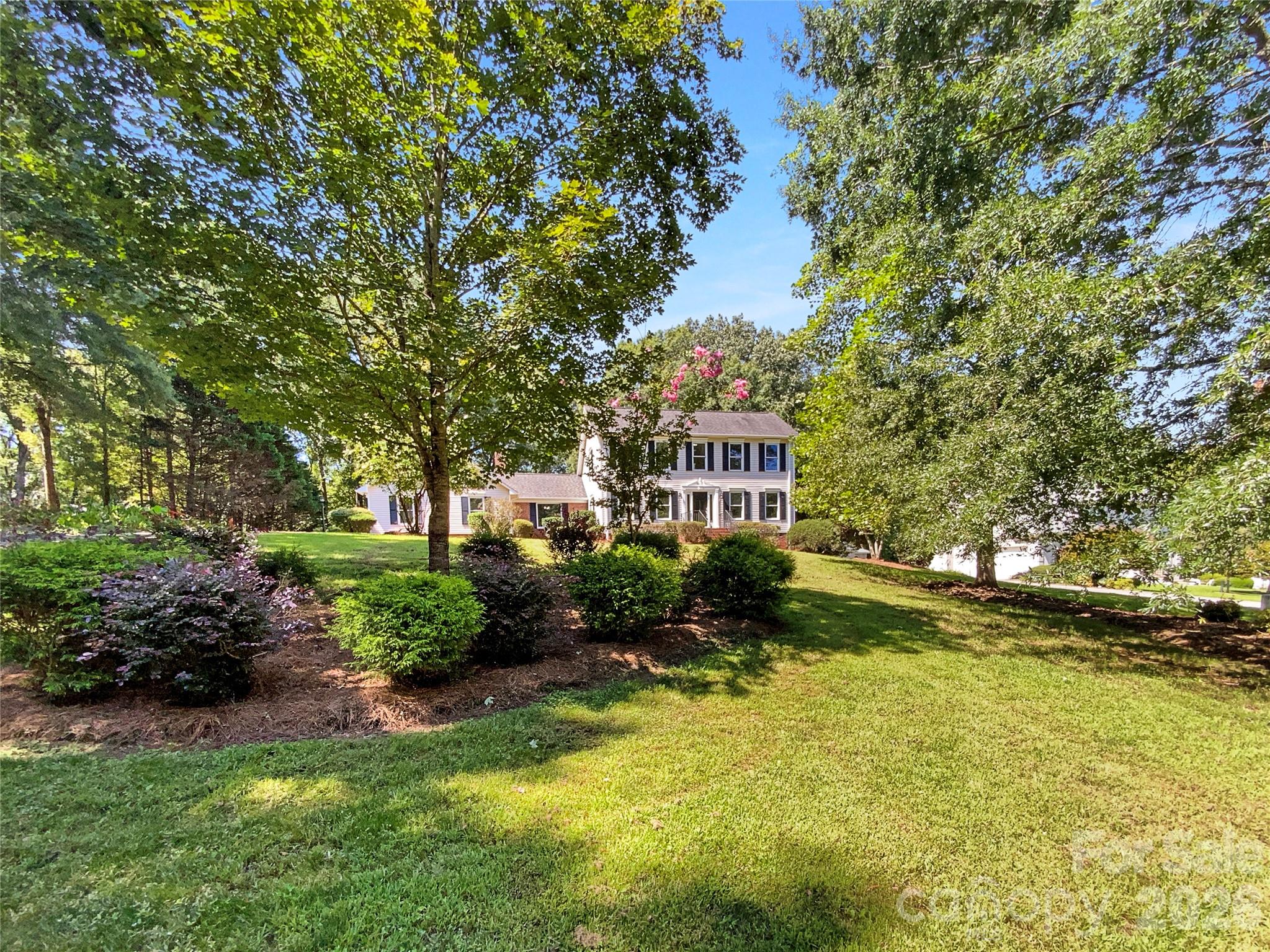 1871 Tara Trail — Lancaster