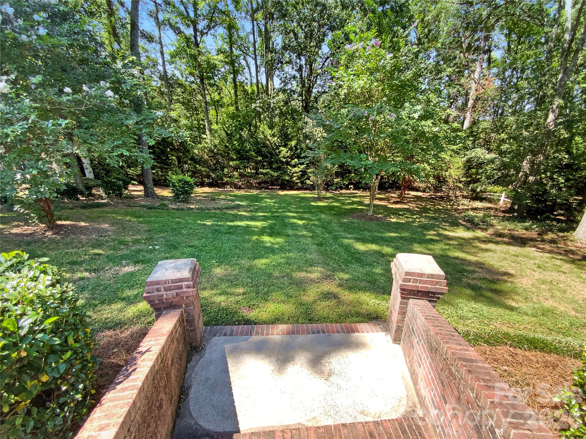 1871 Tara Trail — Lancaster