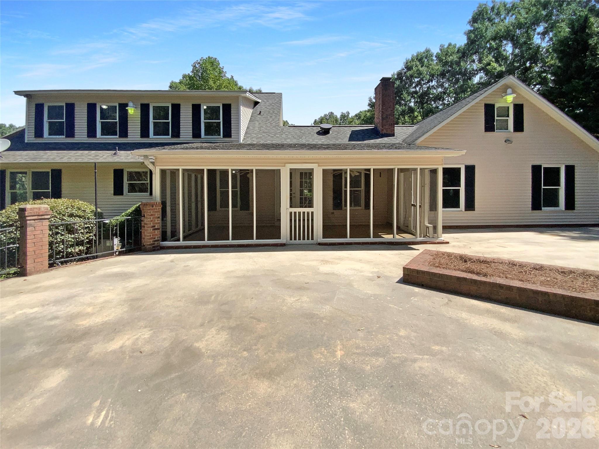 1871 Tara Trail — Lancaster