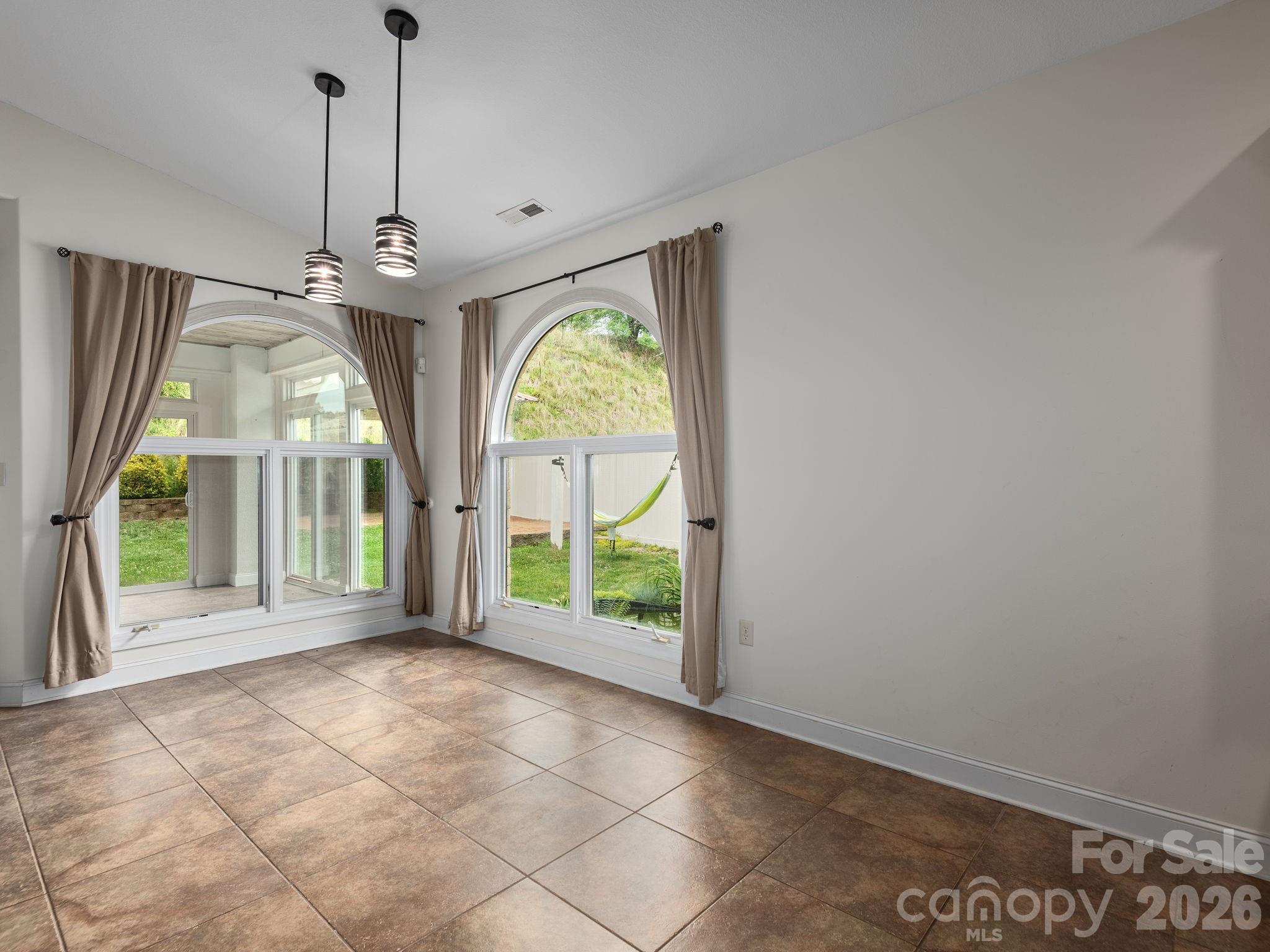 39 Pacifico Drive — Asheville
