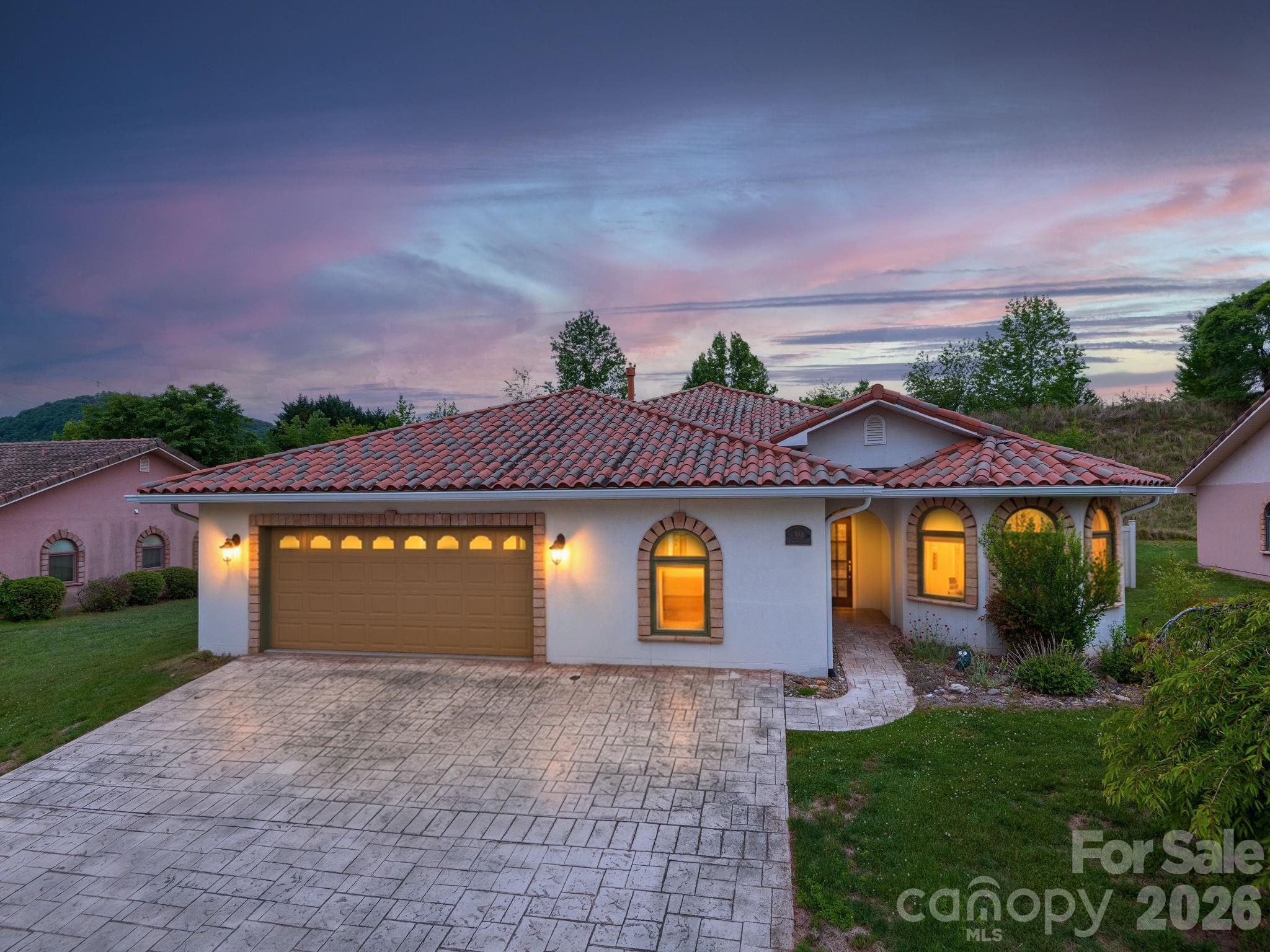 39 Pacifico Drive — Asheville