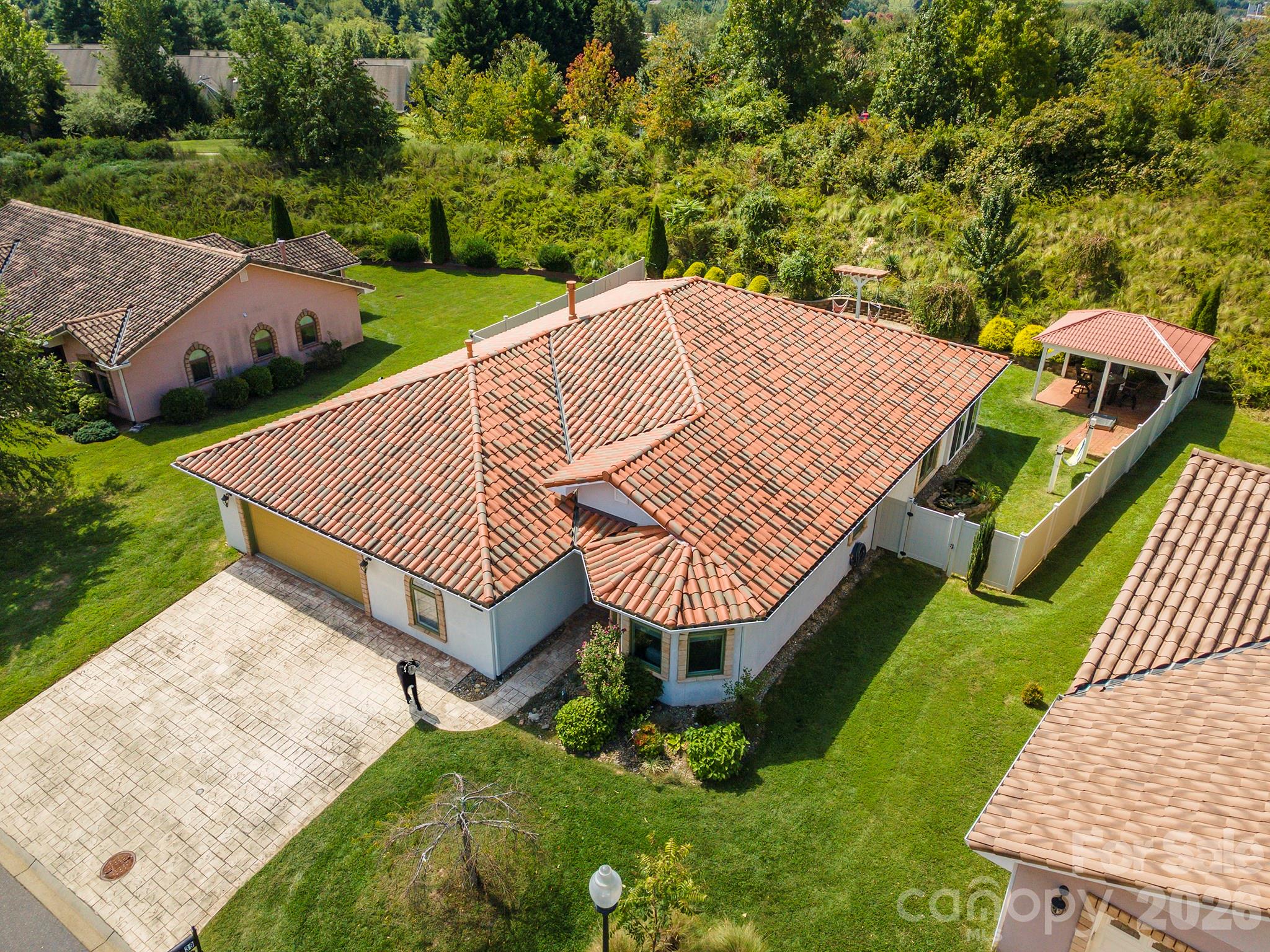 39 Pacifico Drive — Asheville