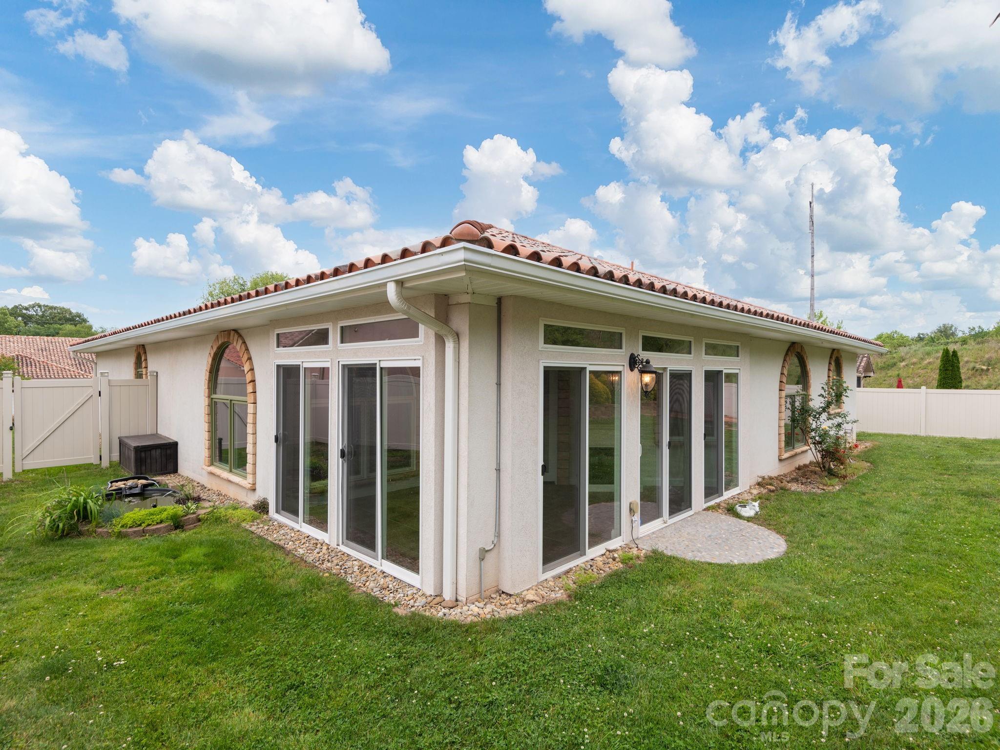 39 Pacifico Drive — Asheville