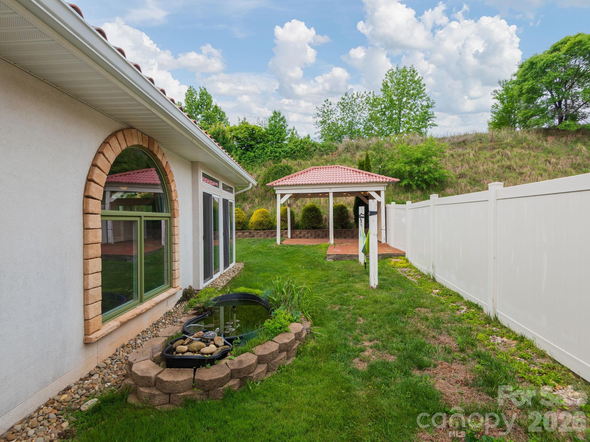 39 Pacifico Drive — Asheville