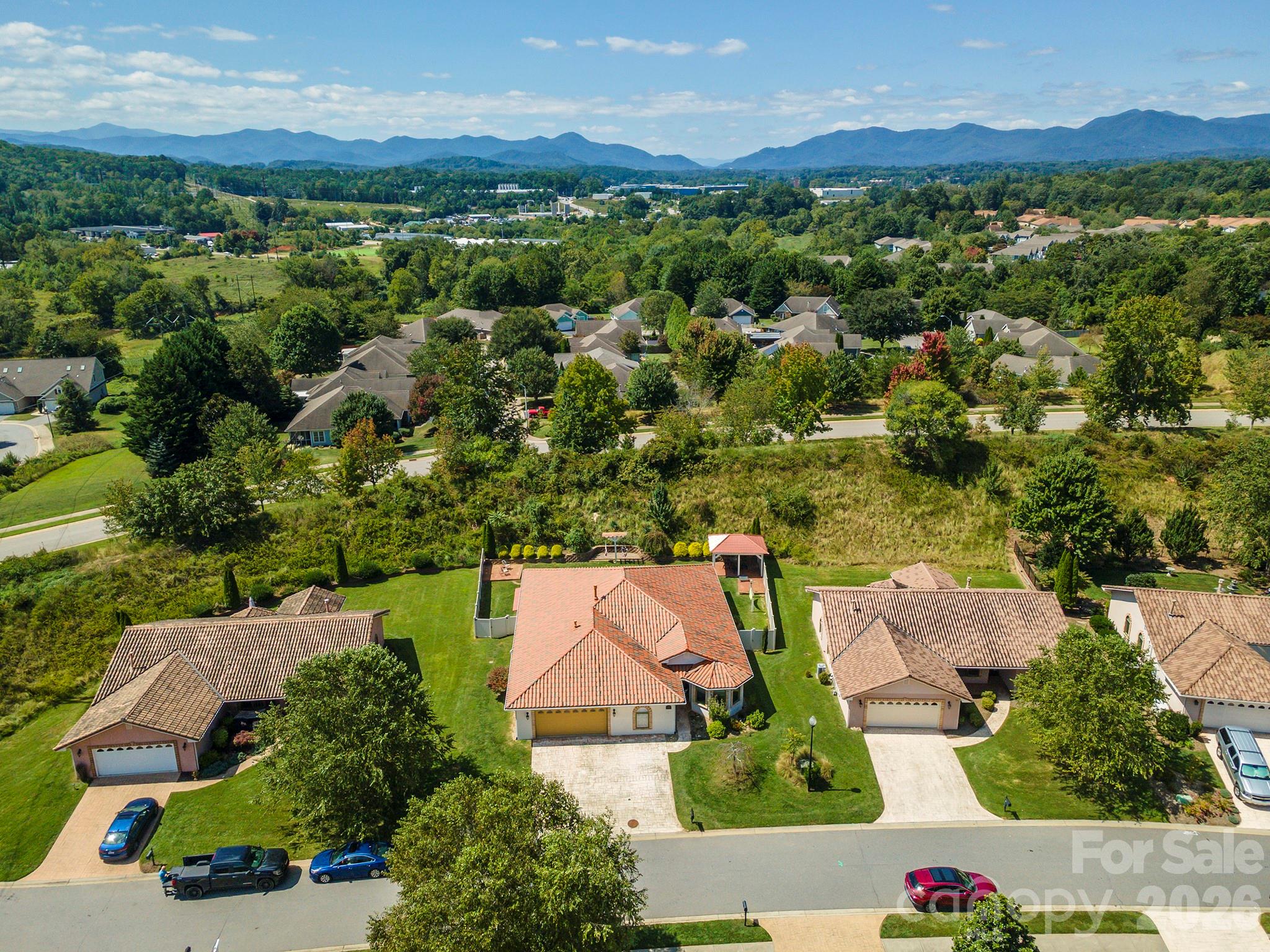 39 Pacifico Drive — Asheville