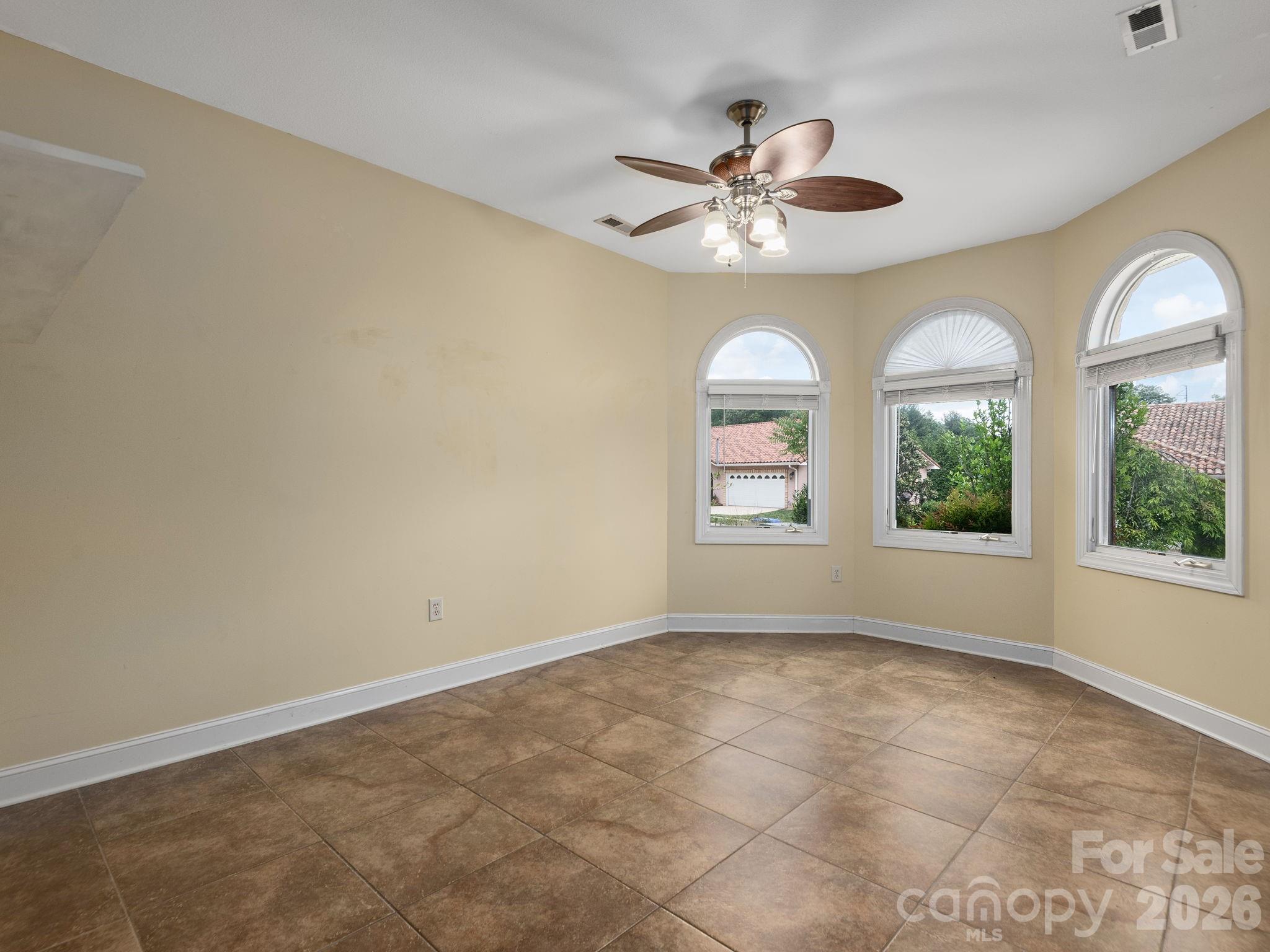 39 Pacifico Drive — Asheville
