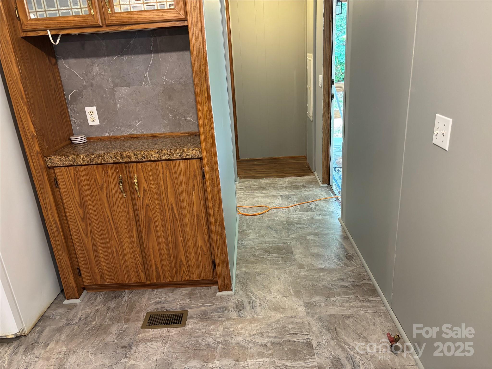 323 Jody Cove — Canton