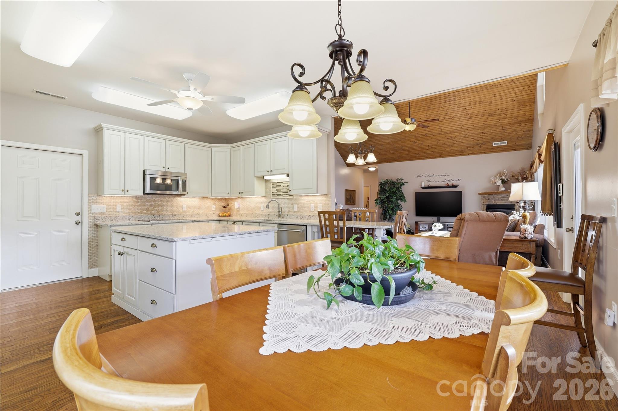 140 Debbie Loop — Waynesville