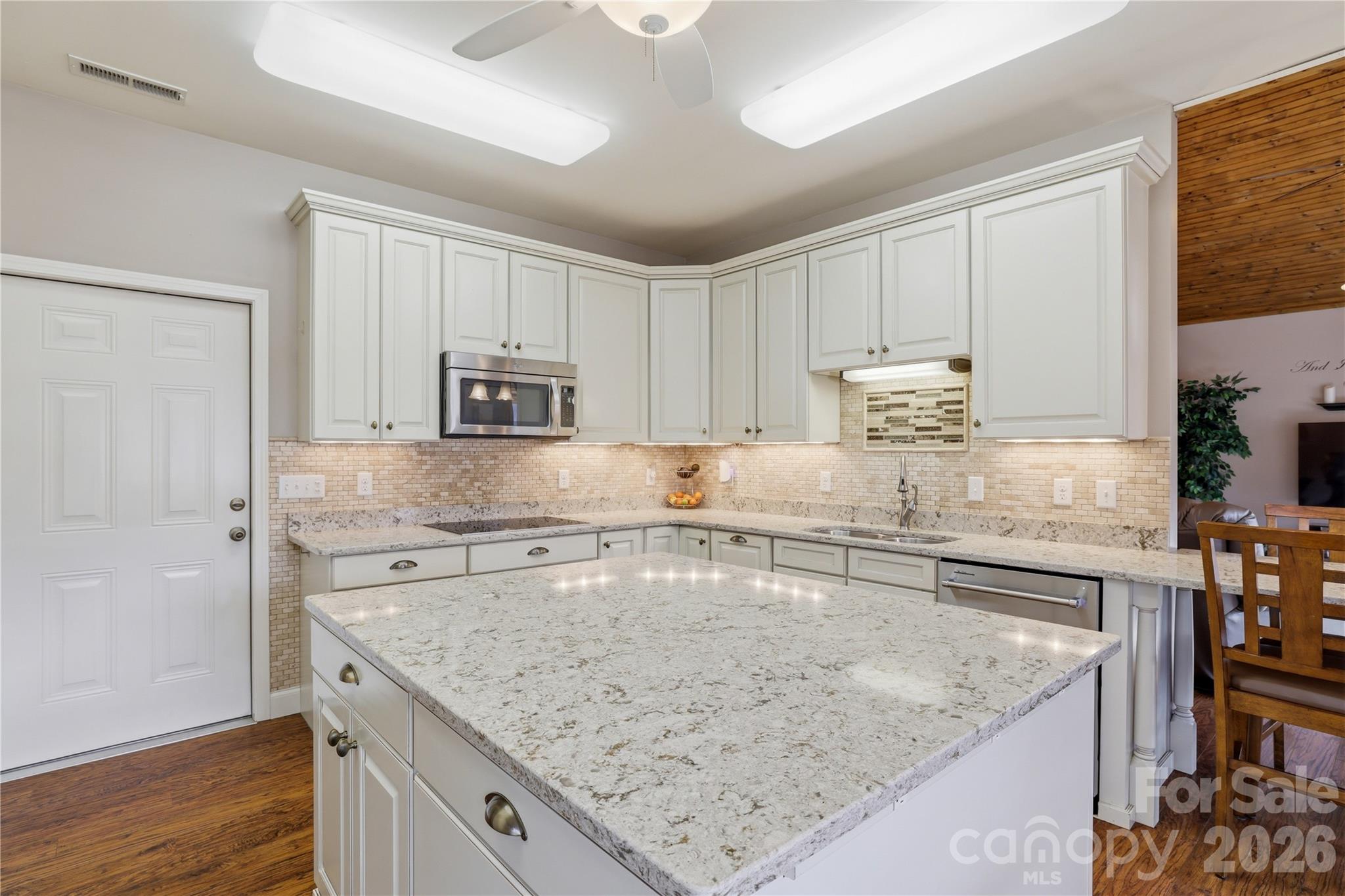 140 Debbie Loop — Waynesville