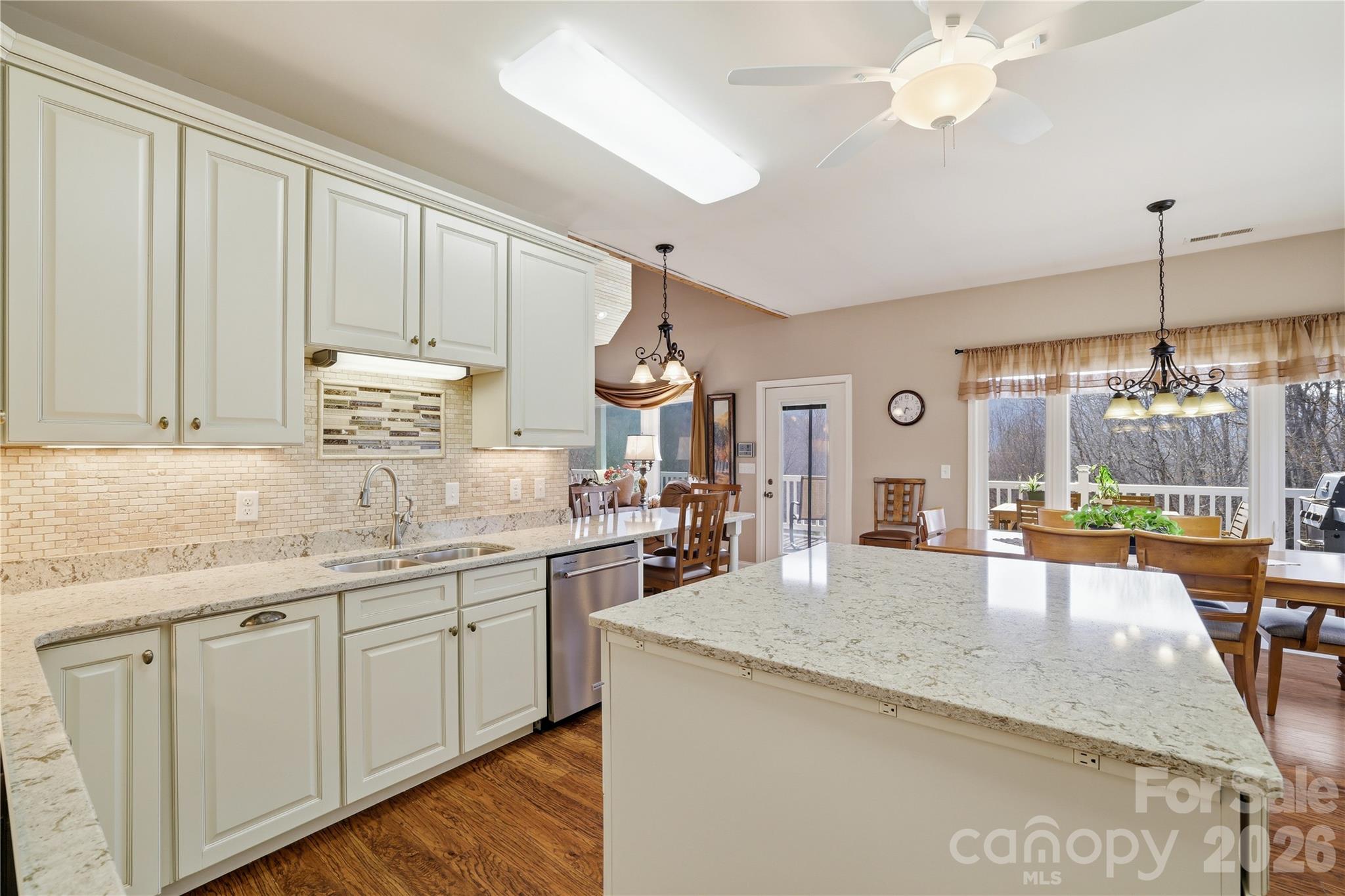 140 Debbie Loop — Waynesville