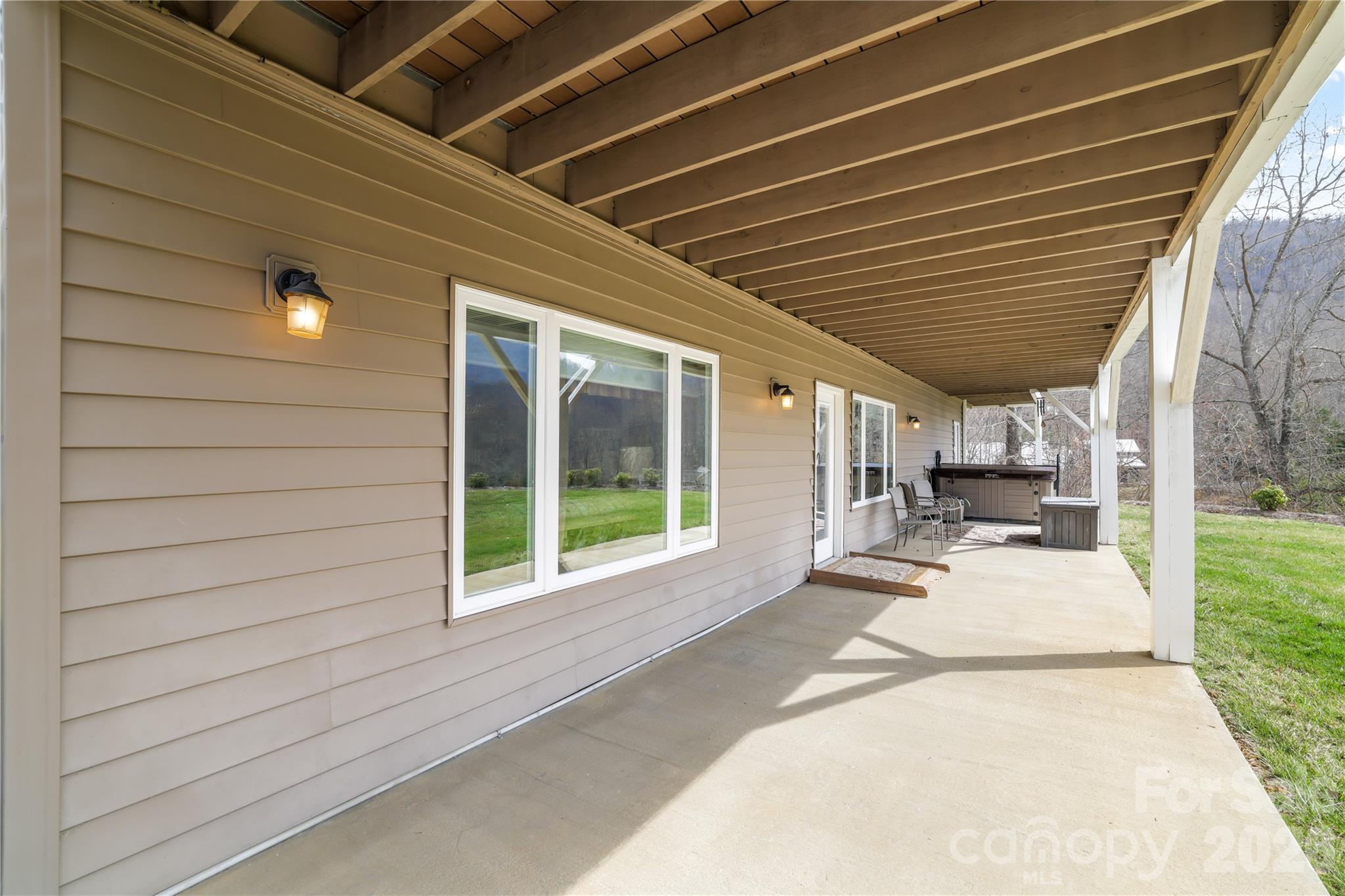 140 Debbie Loop — Waynesville