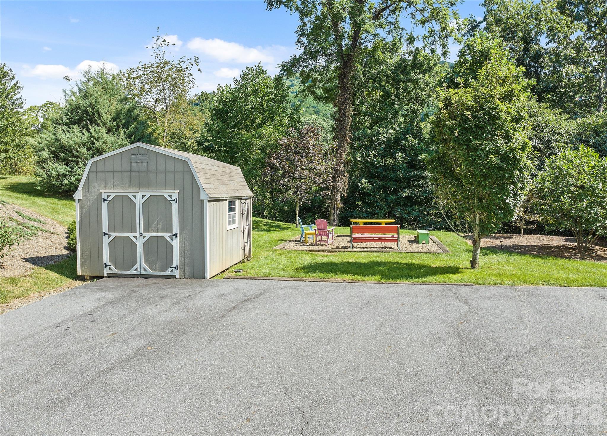 140 Debbie Loop — Waynesville