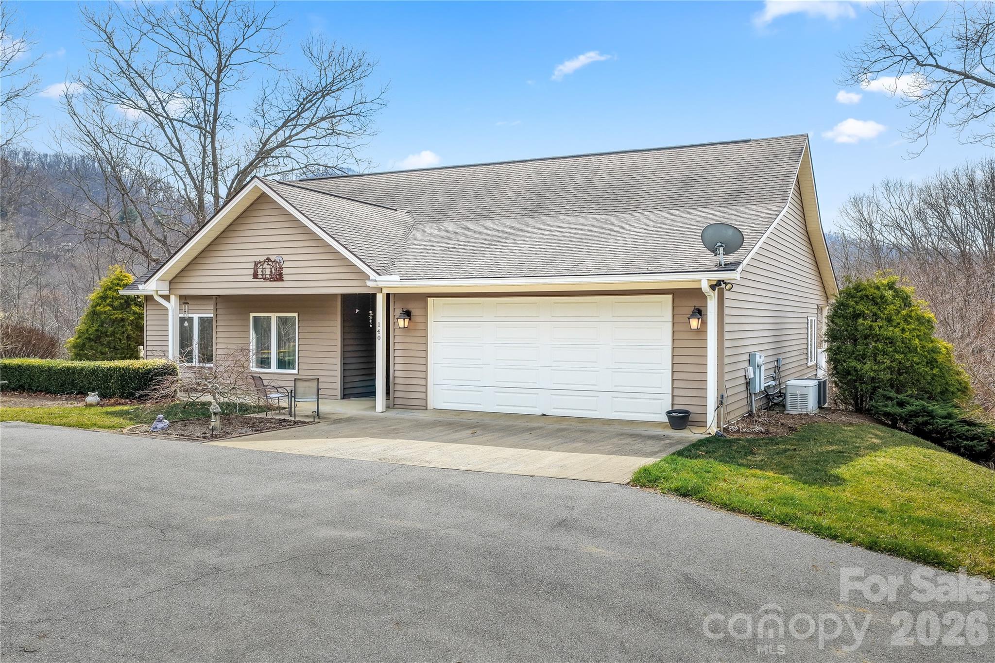 140 Debbie Loop — Waynesville