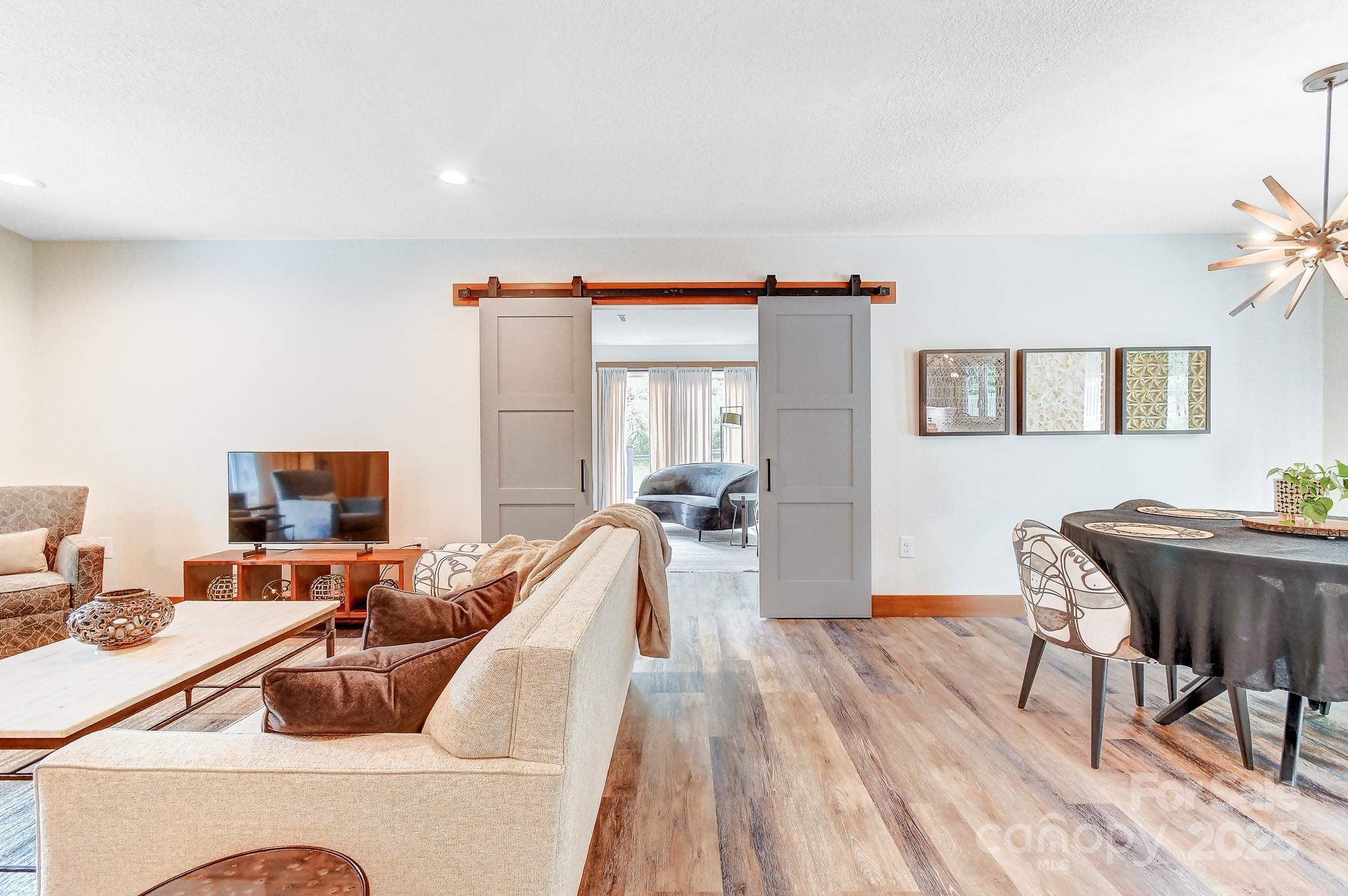 9 Oakwood Drive — Weaverville