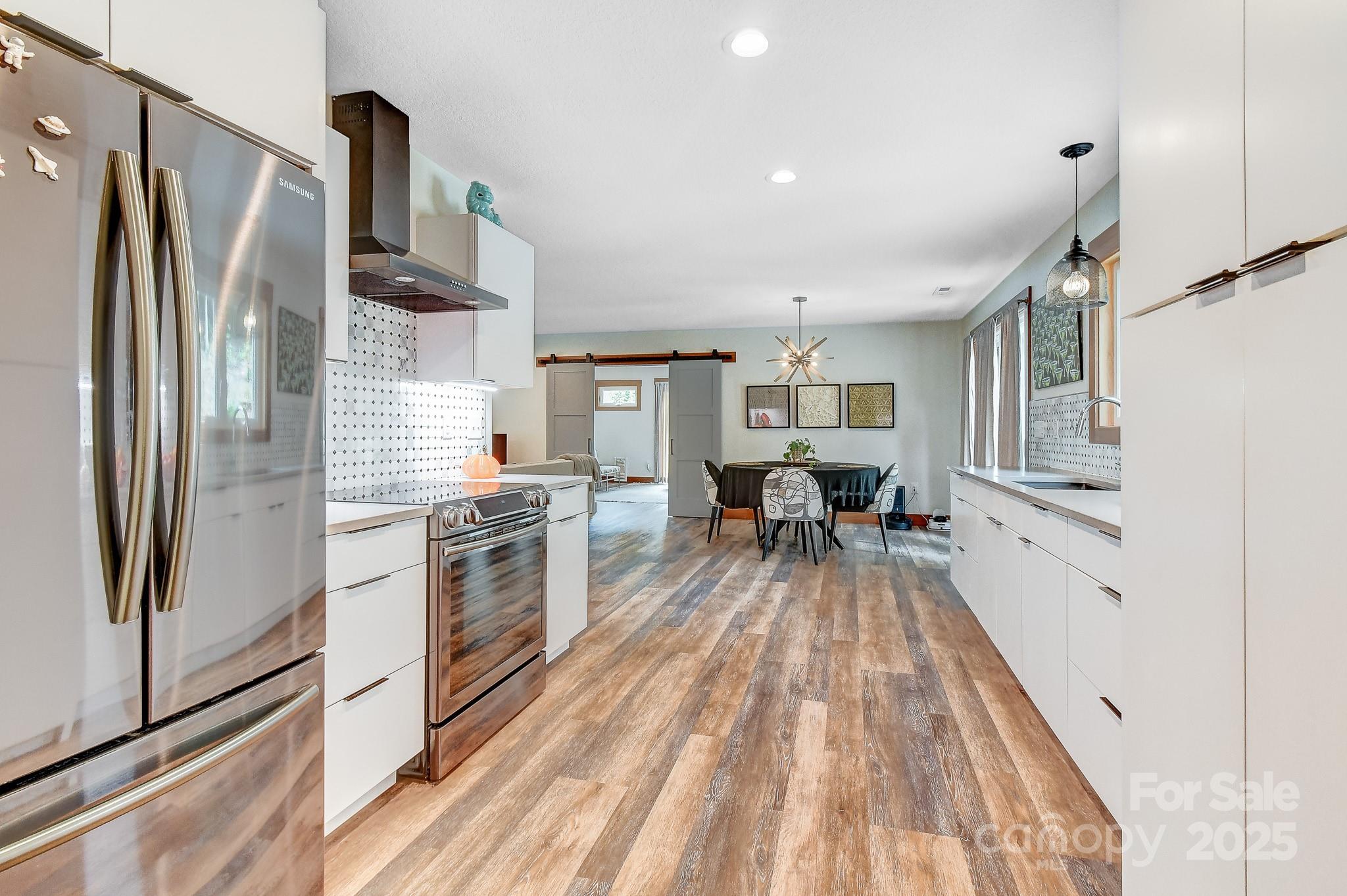 9 Oakwood Drive — Weaverville