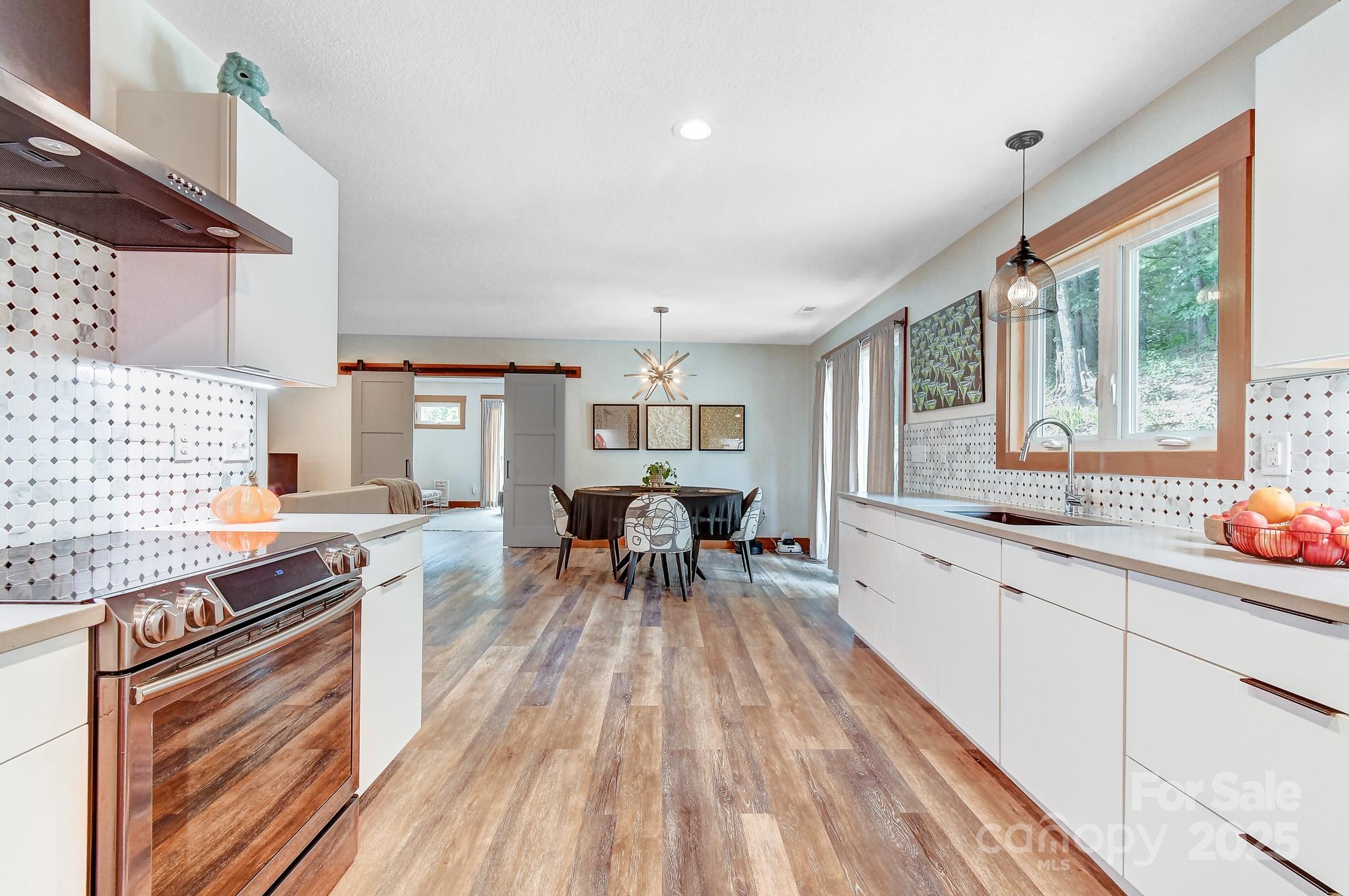 9 Oakwood Drive — Weaverville