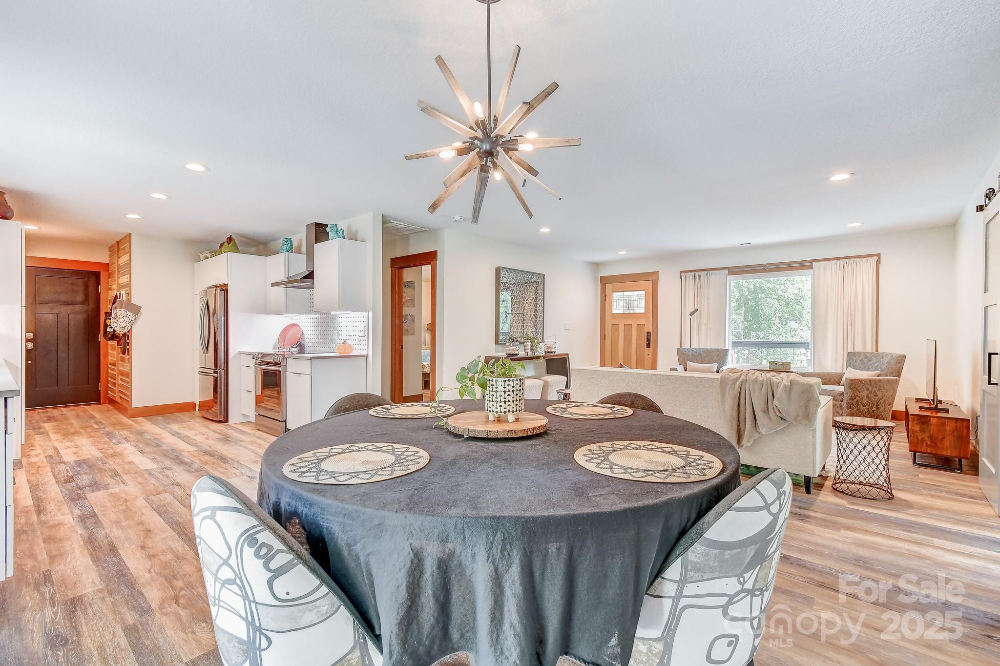9 Oakwood Drive — Weaverville