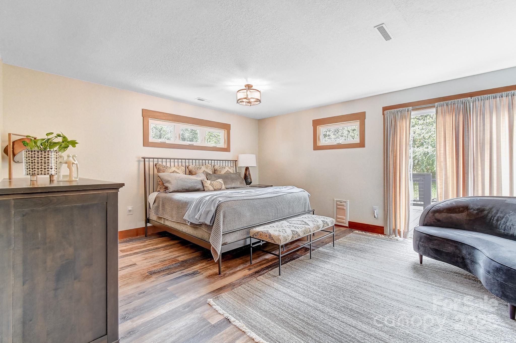 9 Oakwood Drive — Weaverville