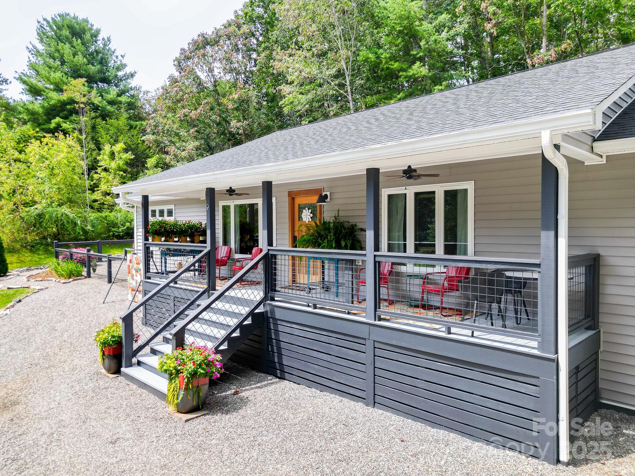9 Oakwood Drive — Weaverville