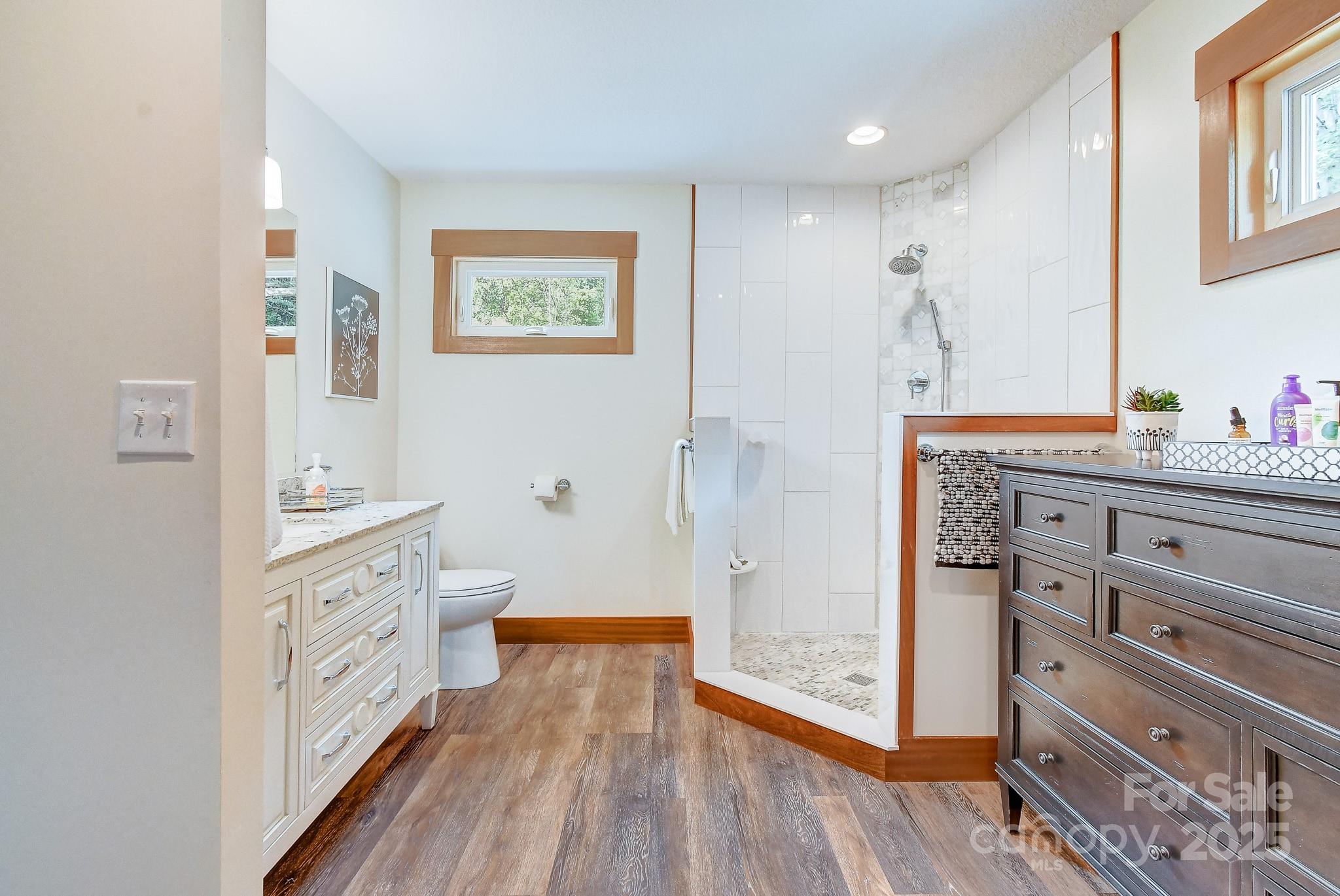 9 Oakwood Drive — Weaverville