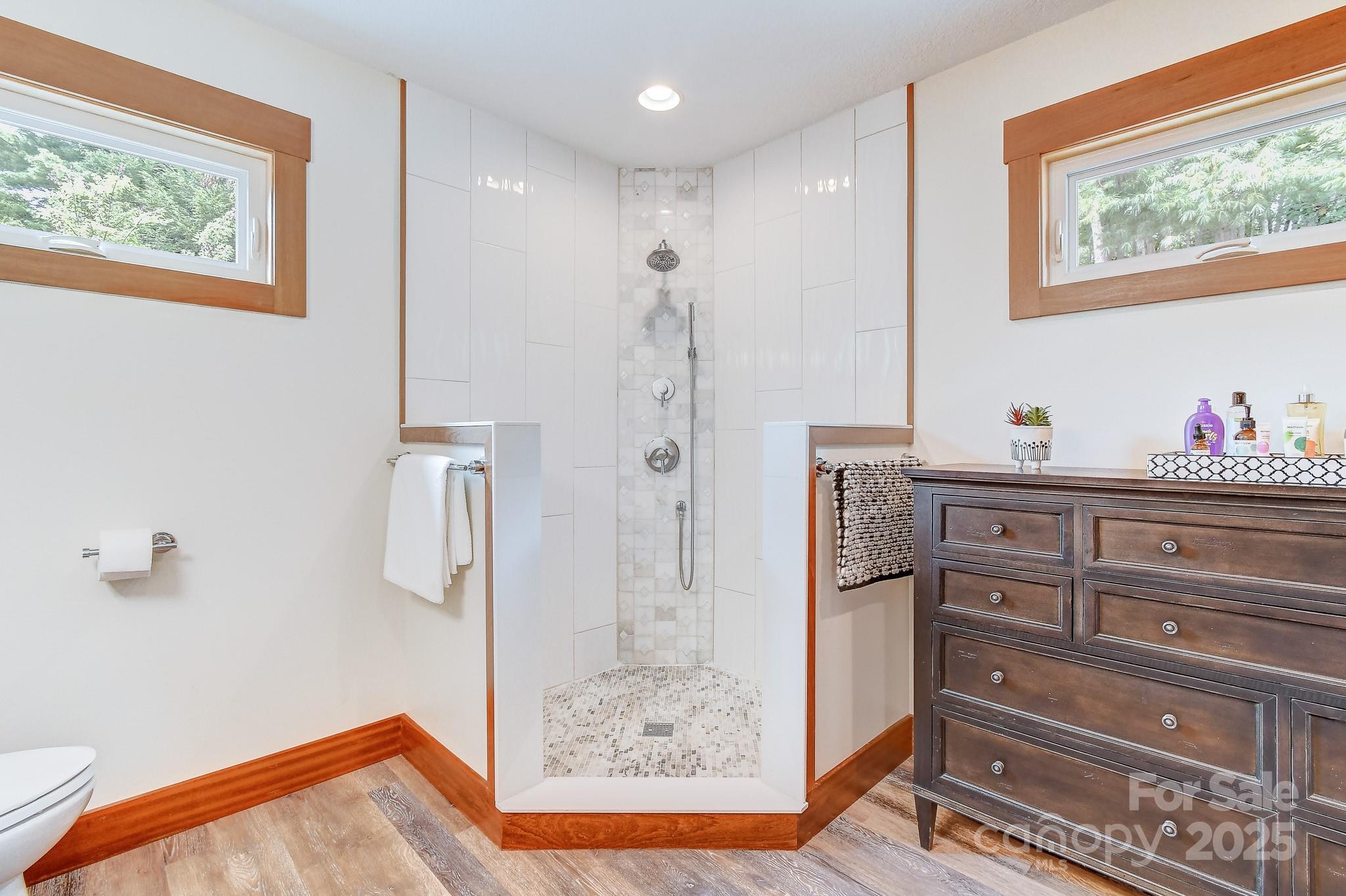 9 Oakwood Drive — Weaverville