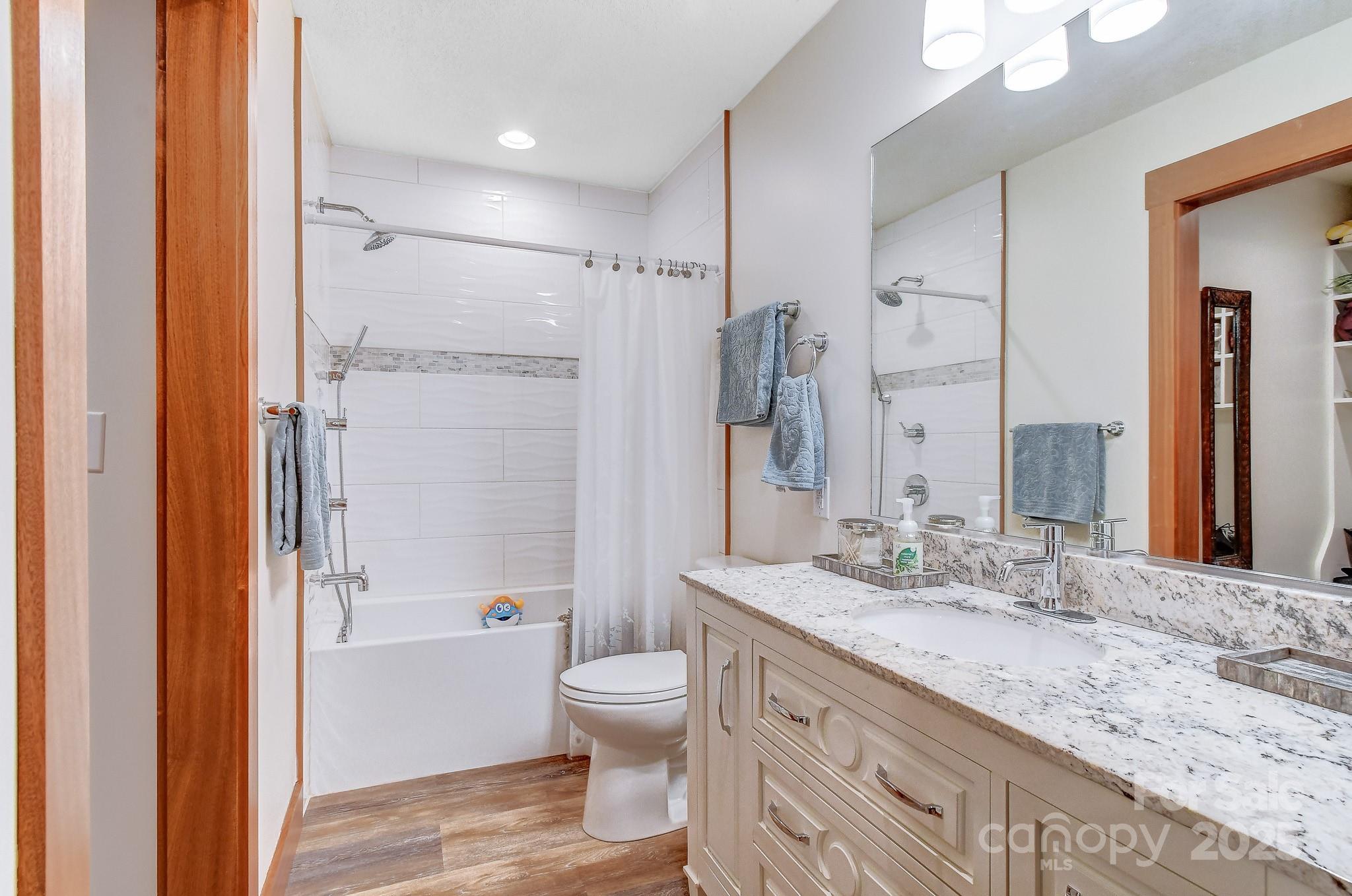 9 Oakwood Drive — Weaverville