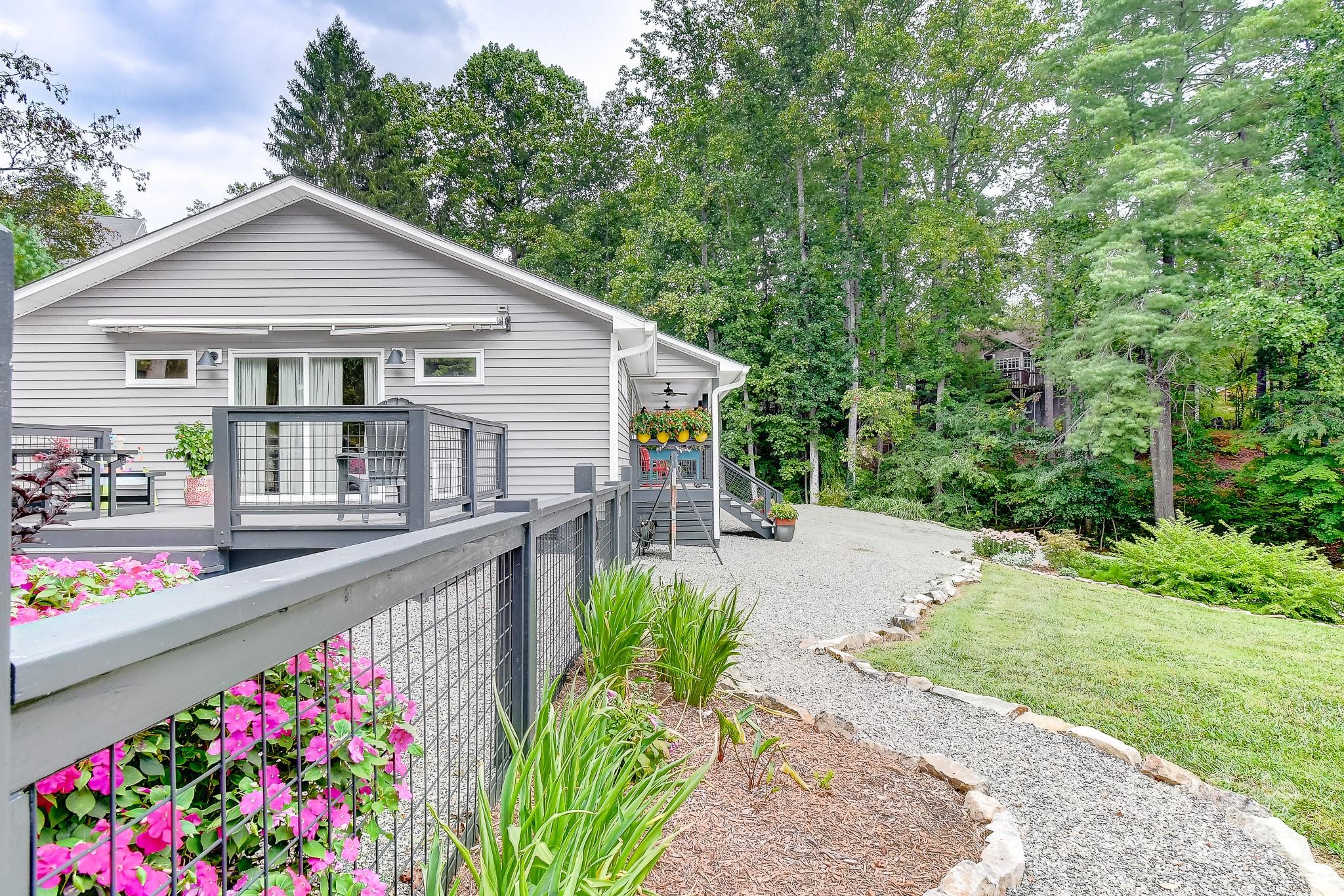 9 Oakwood Drive — Weaverville