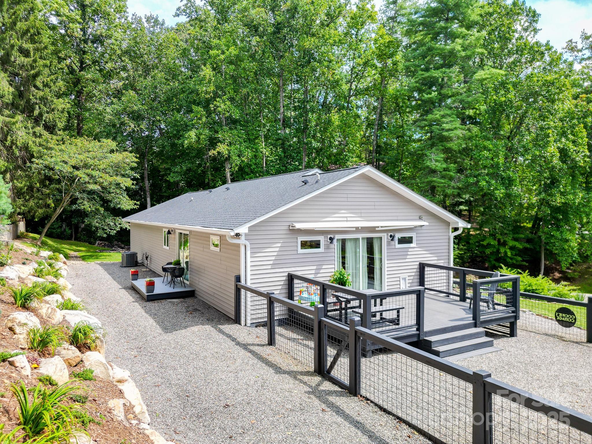 9 Oakwood Drive — Weaverville