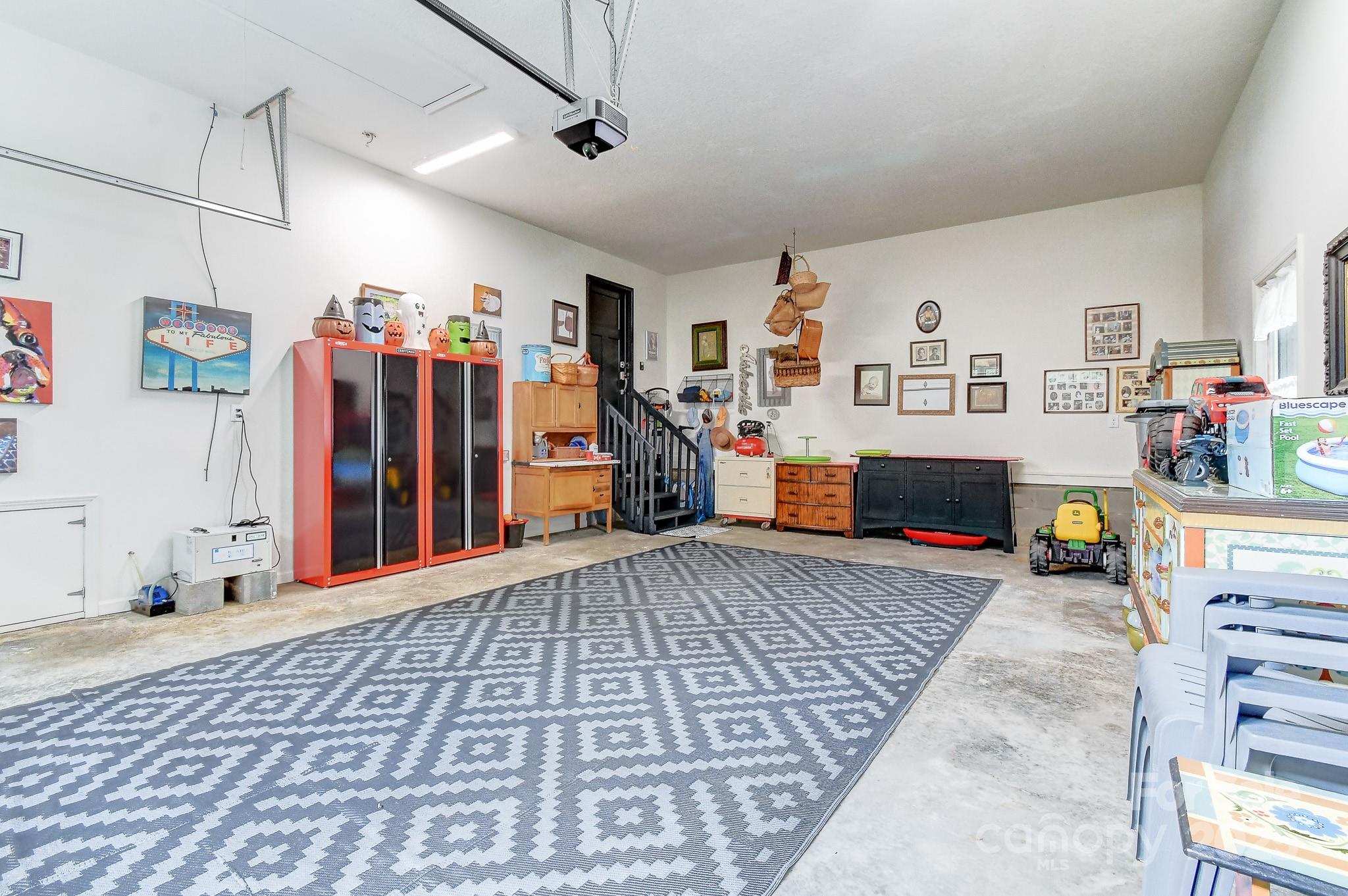 9 Oakwood Drive — Weaverville