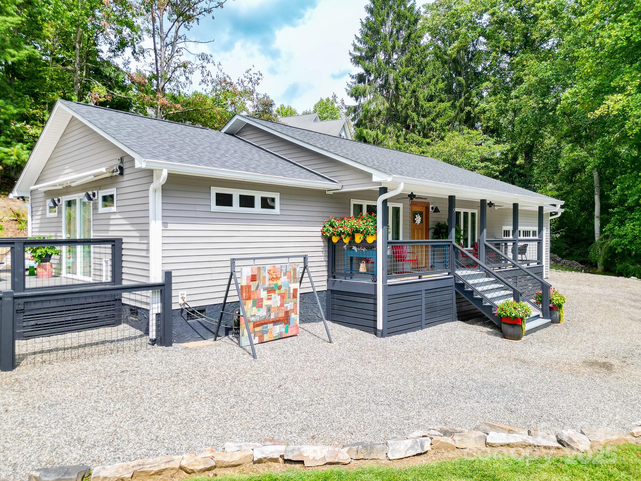 9 Oakwood Drive — Weaverville