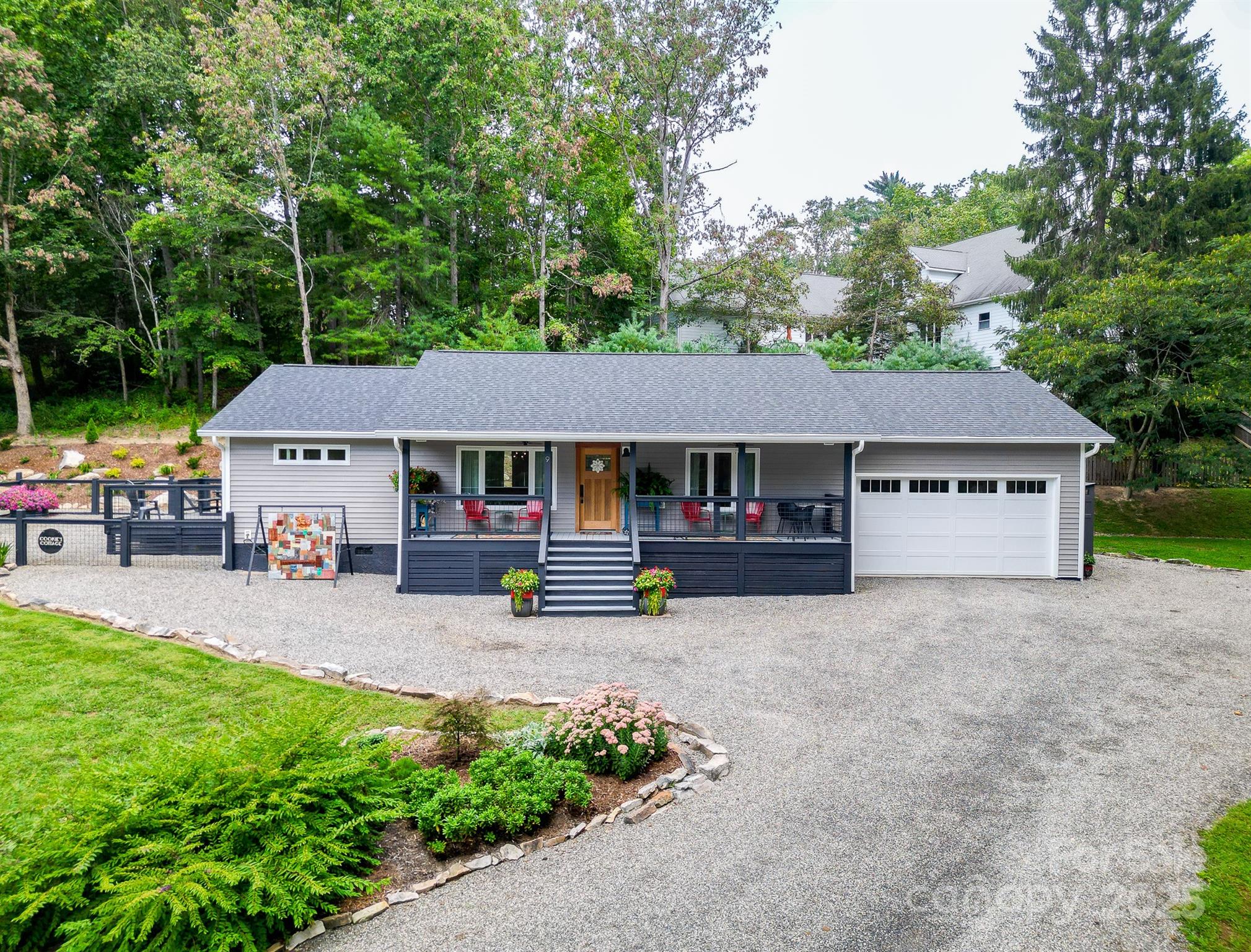 9 Oakwood Drive — Weaverville