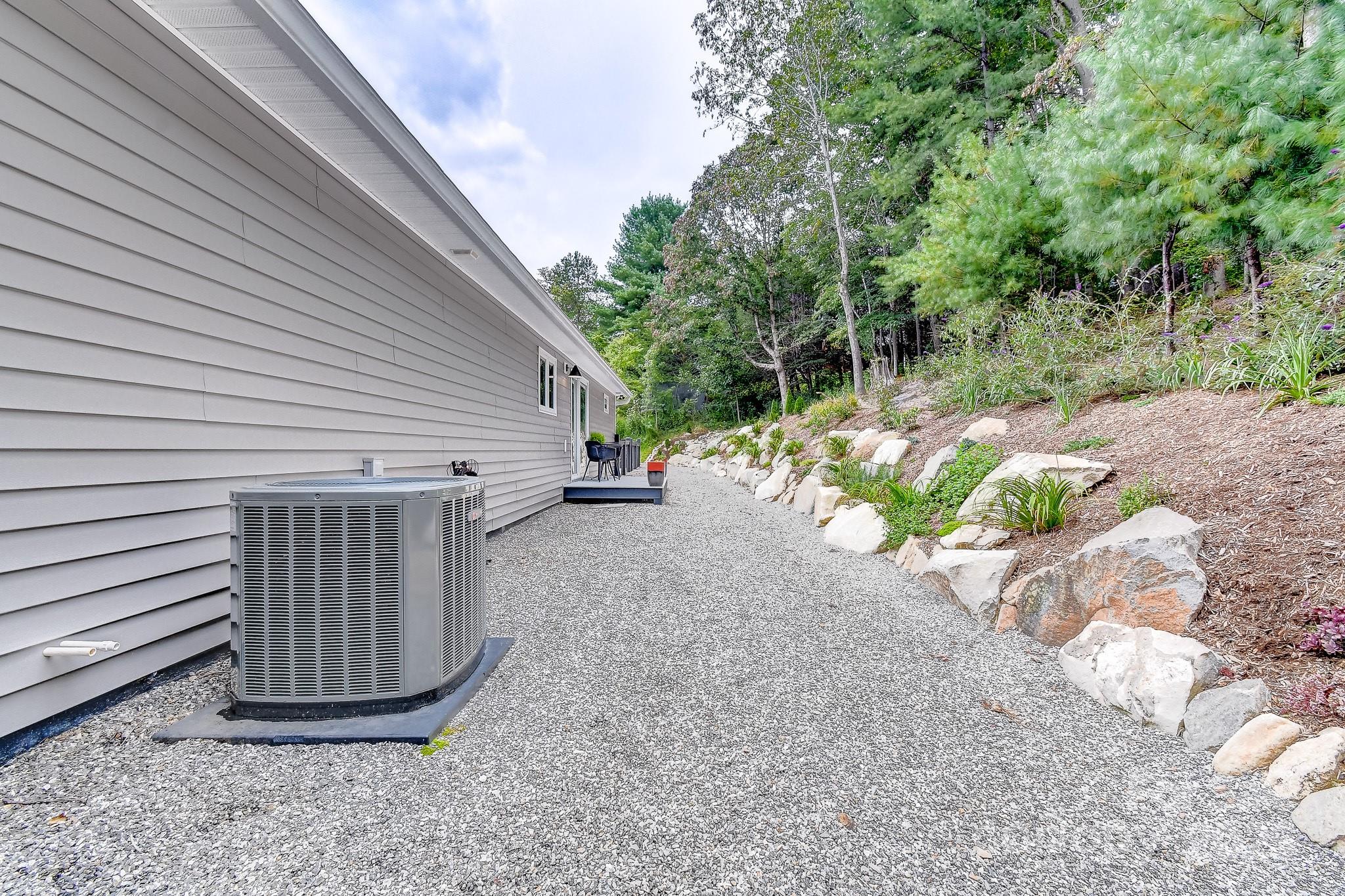9 Oakwood Drive — Weaverville