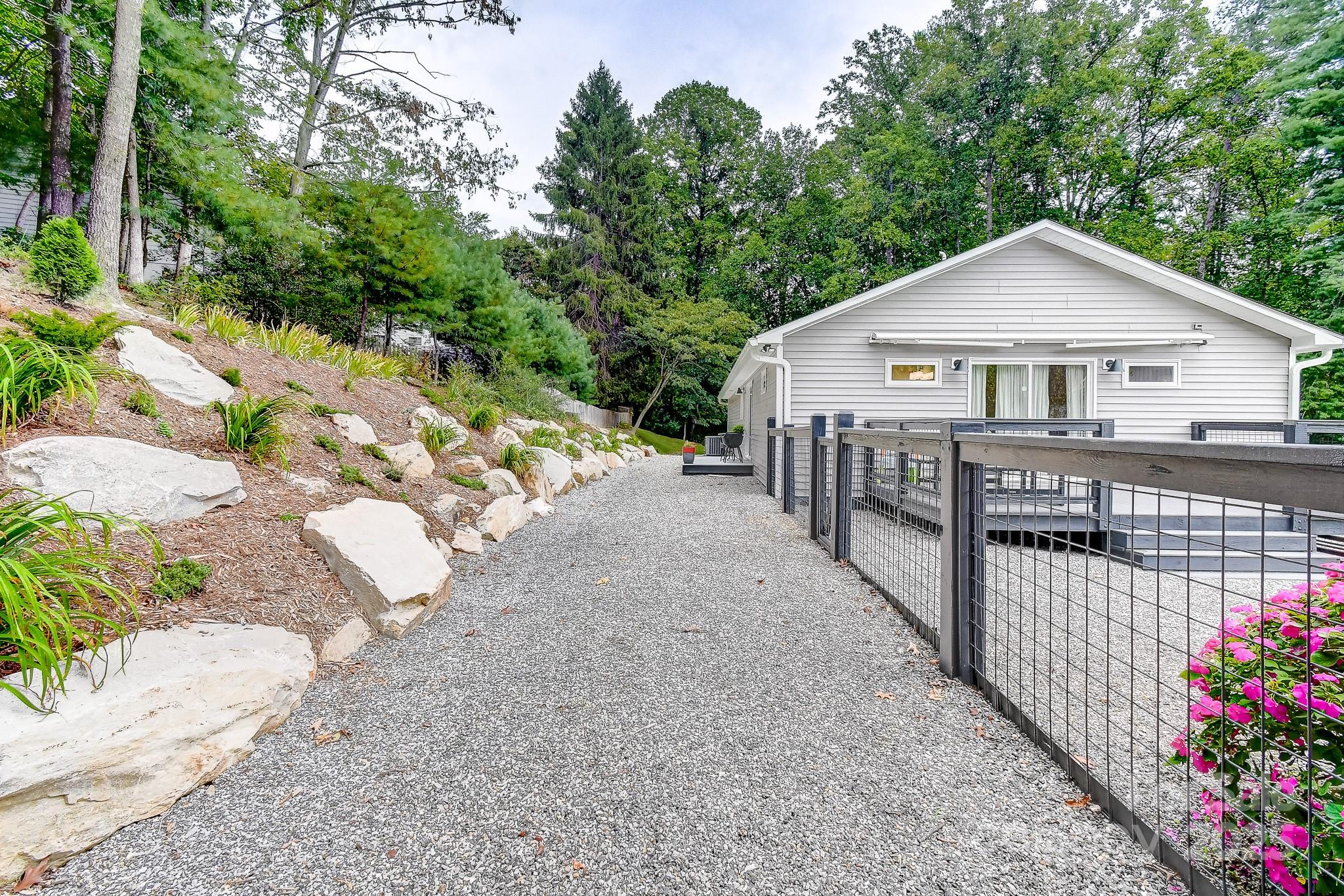 9 Oakwood Drive — Weaverville