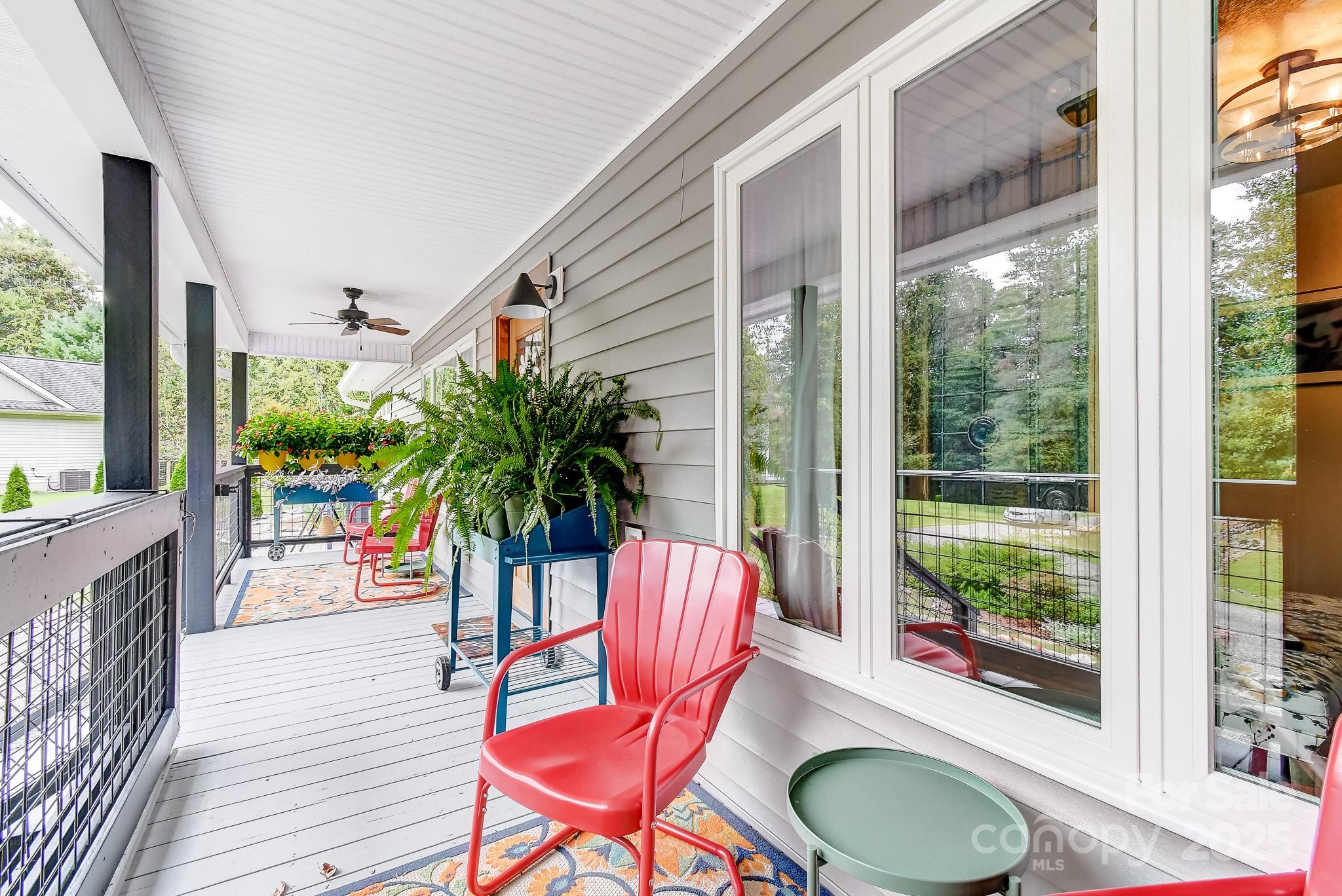 9 Oakwood Drive — Weaverville
